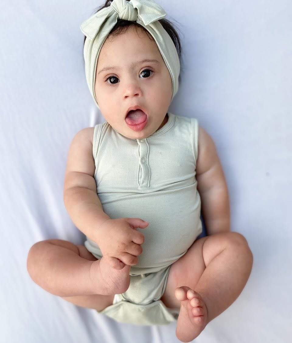 Kyte BABY Short Sleeve Bodysuits Sleeveless Bodysuit in Aloe