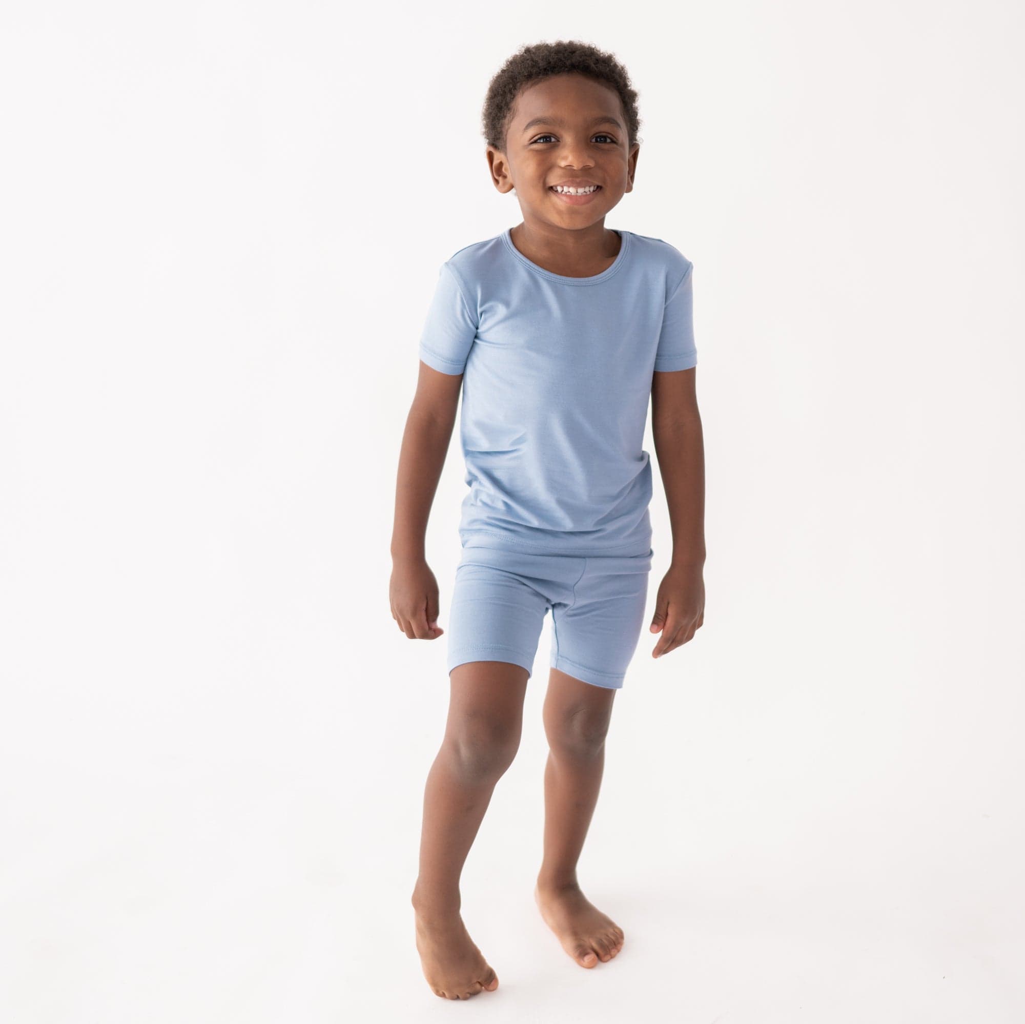 Child wearing Kyte Baby Short Sleeve Pajamas in Slate