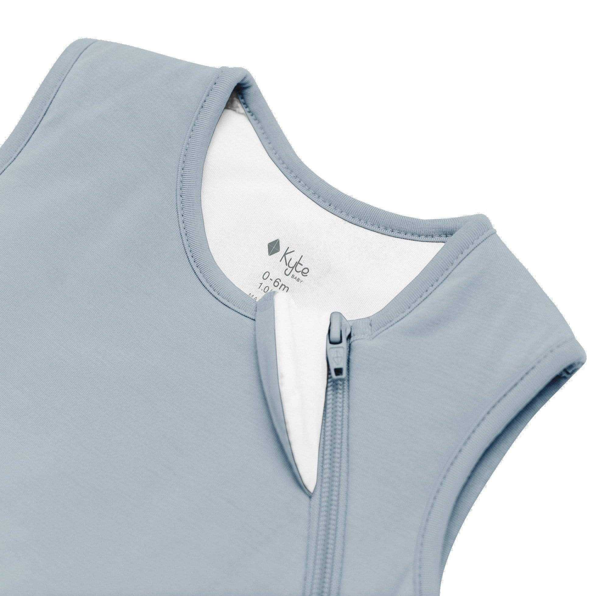 Close up of zipper garage on Kyte Baby Sleep Bag in Fog 1.0