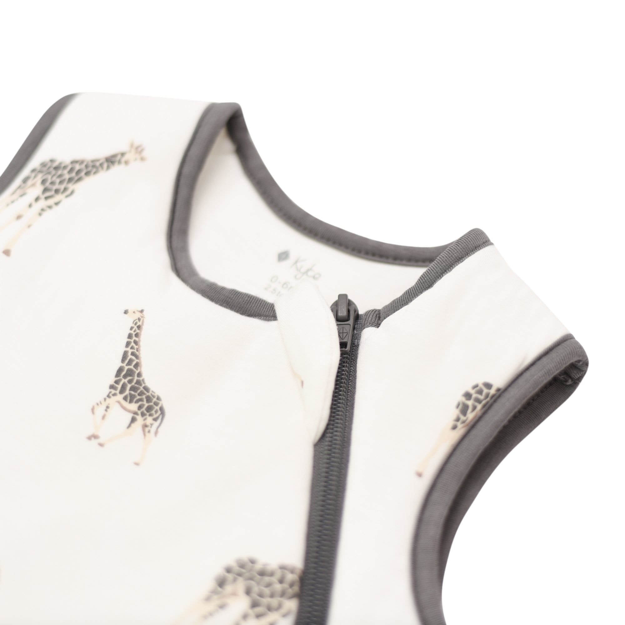 Zipper garage on Kyte Baby Sleep Bag in Giraffe 2.5