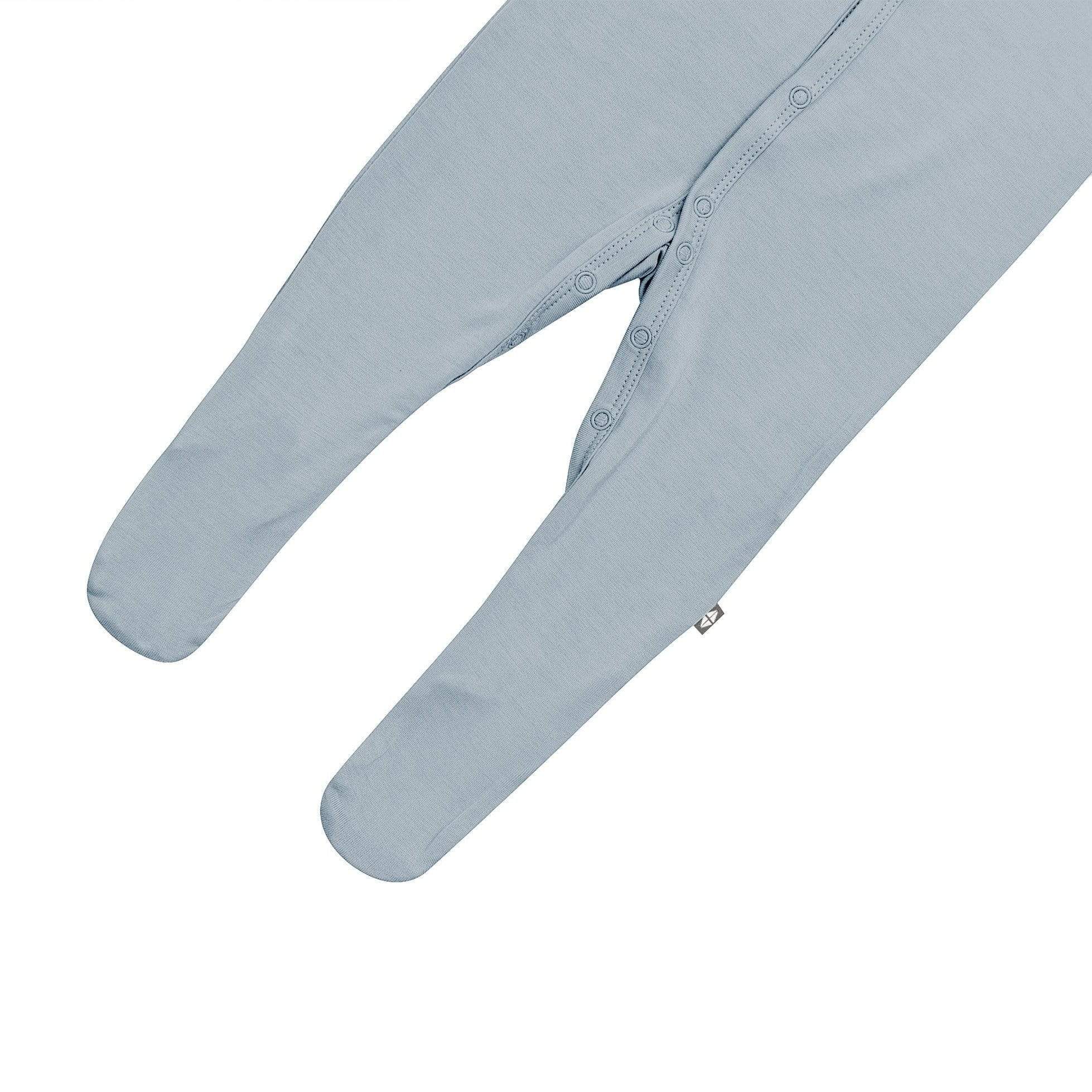 Closed Feet of Kyte Baby snap footie in Fog