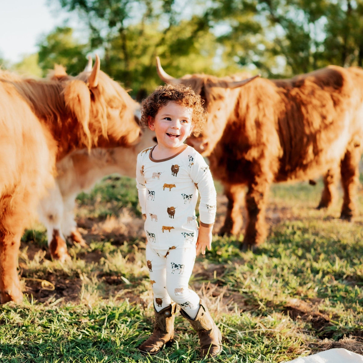 Toddler wearing Kyte Baby Long Sleeve Pajamas in Moo