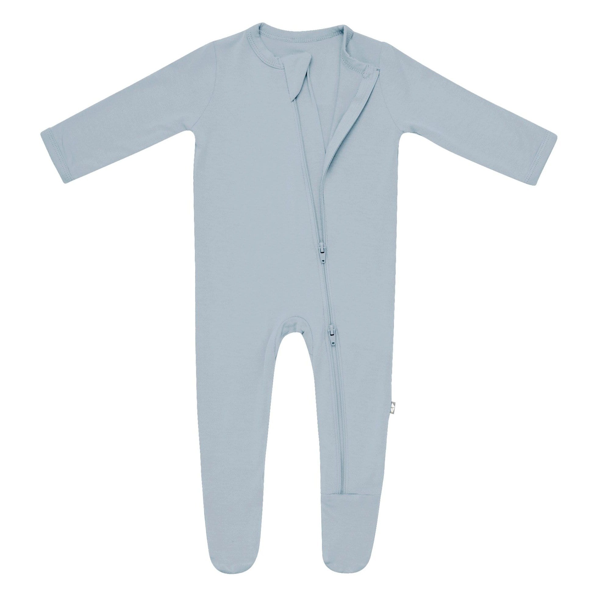 Double zipper on Kyte Baby Zippered Footie in Fog