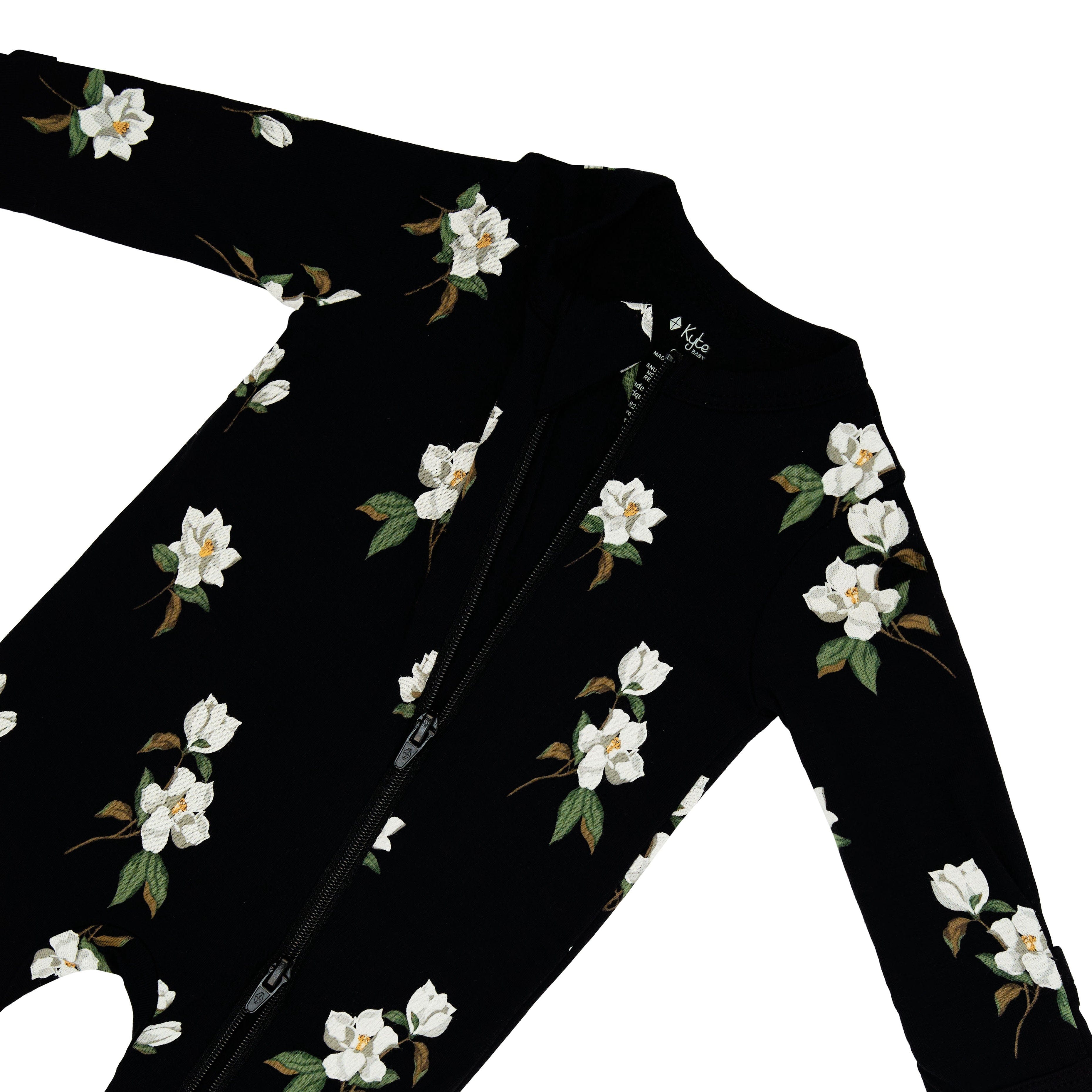 Double zipper and garage on Kyte Baby Zippered Romper in Small Midnight Magnolia