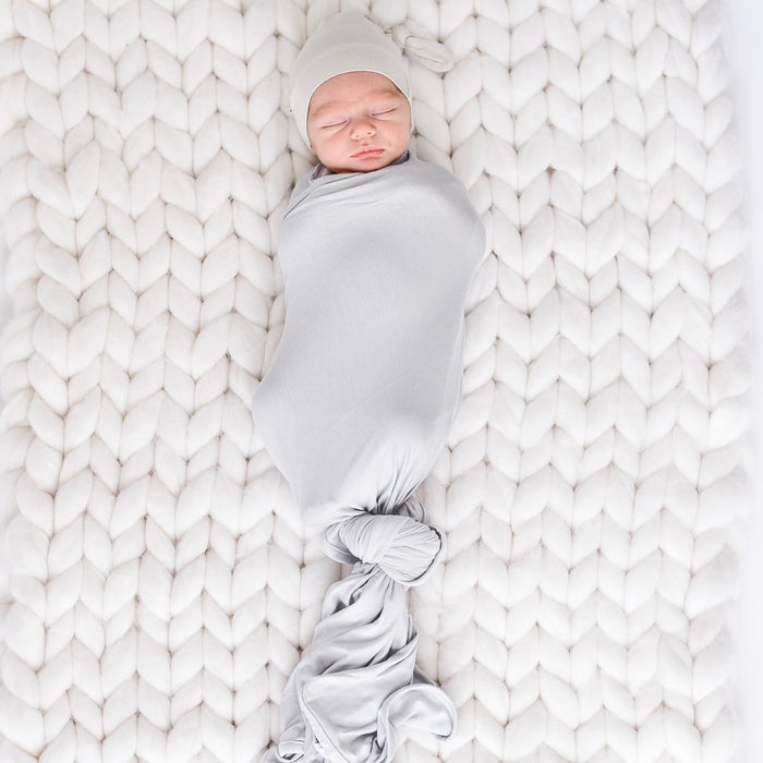 When to Stop Swaddling Your Baby [Parenting Tips]