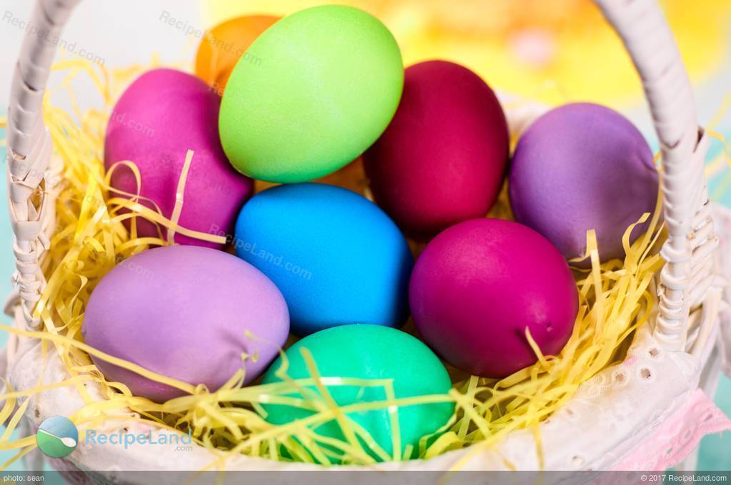 How to Dye Easter Eggs- the Natural Way