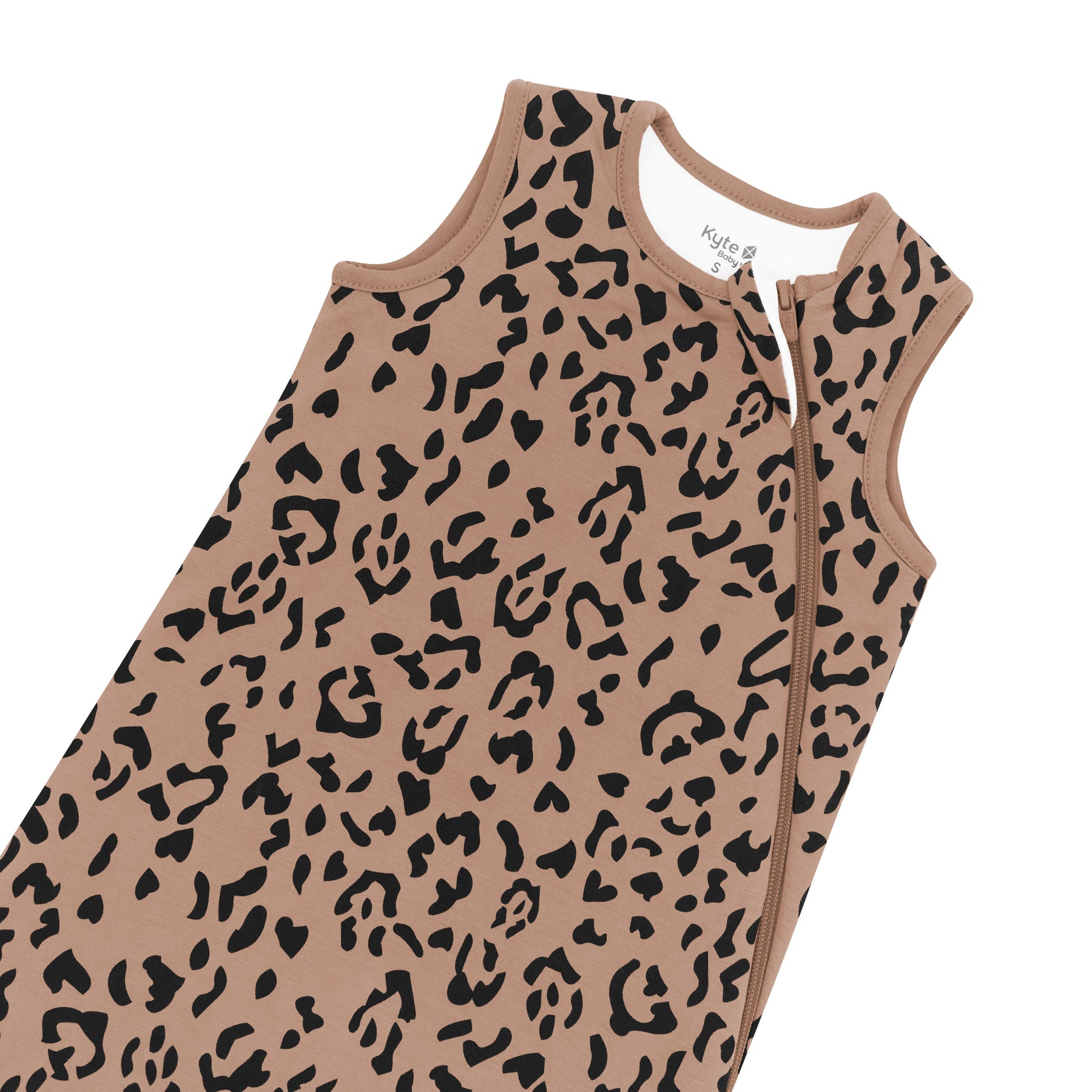 Zipper garage on Leopard Sleep Bag in Latte Leopard 1.0