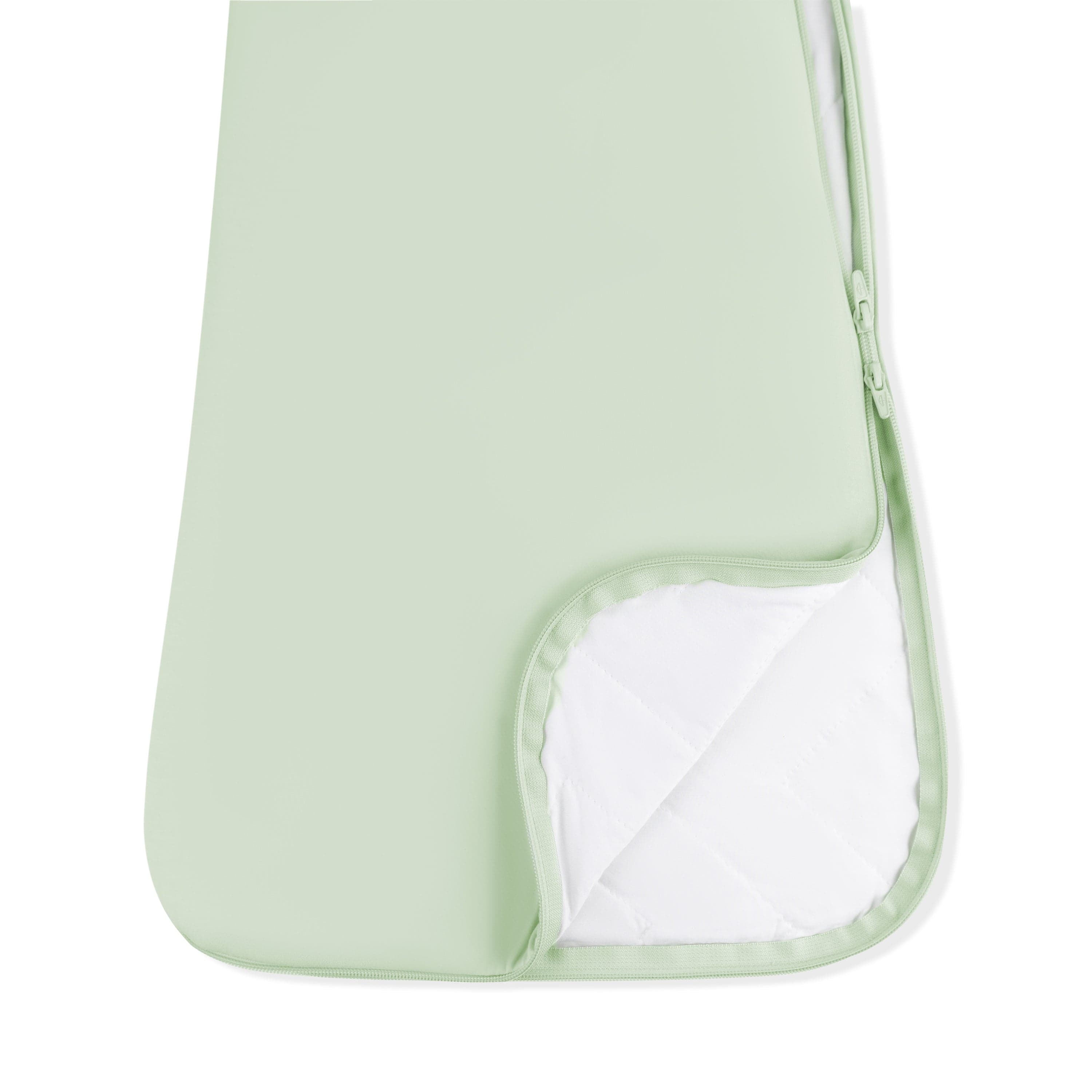 Double zipper shown on the Sleep Bag in Basil 1.0