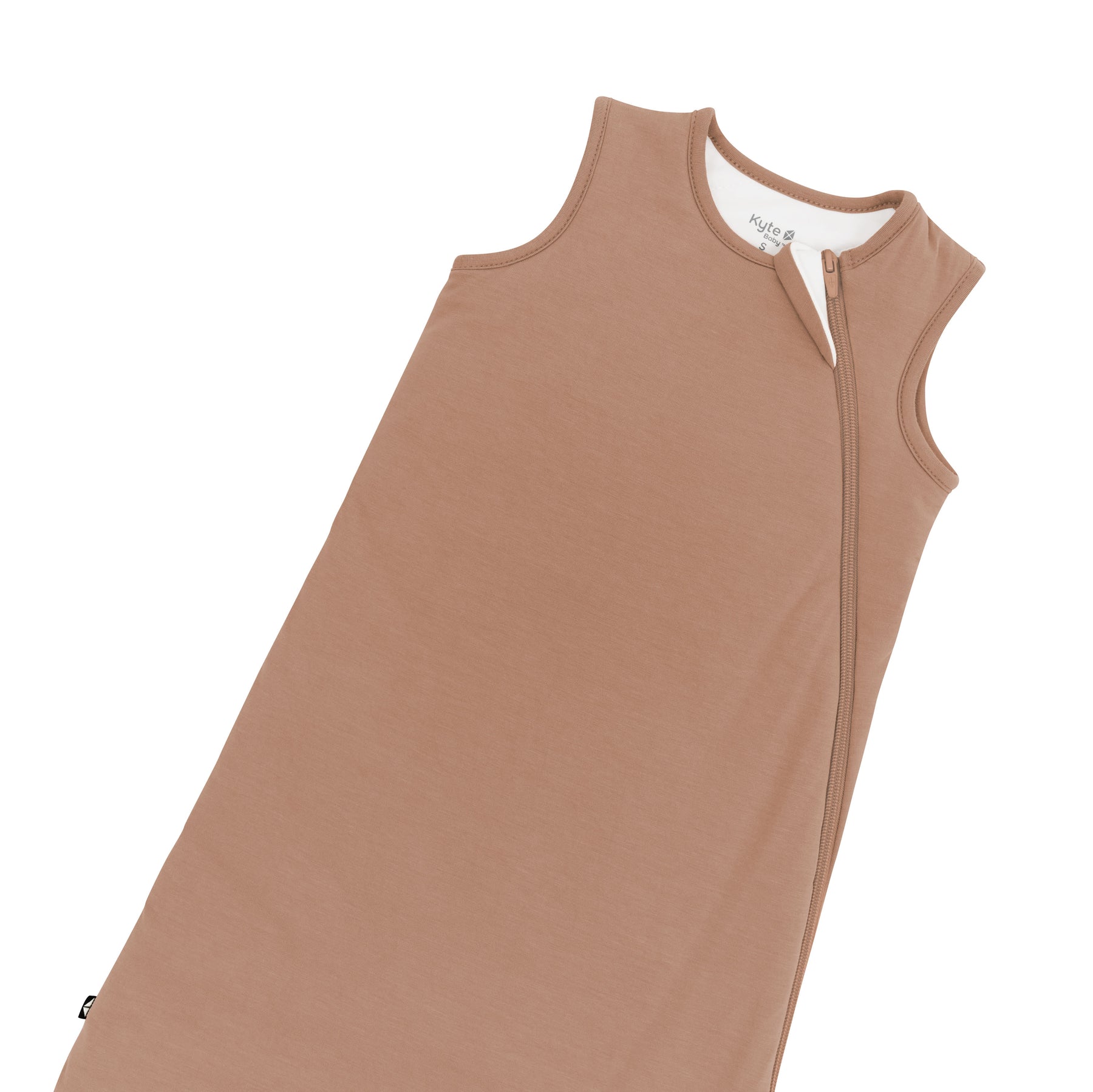 Zipper garage and top zipper on the Sleep Bag in Latte 1.0