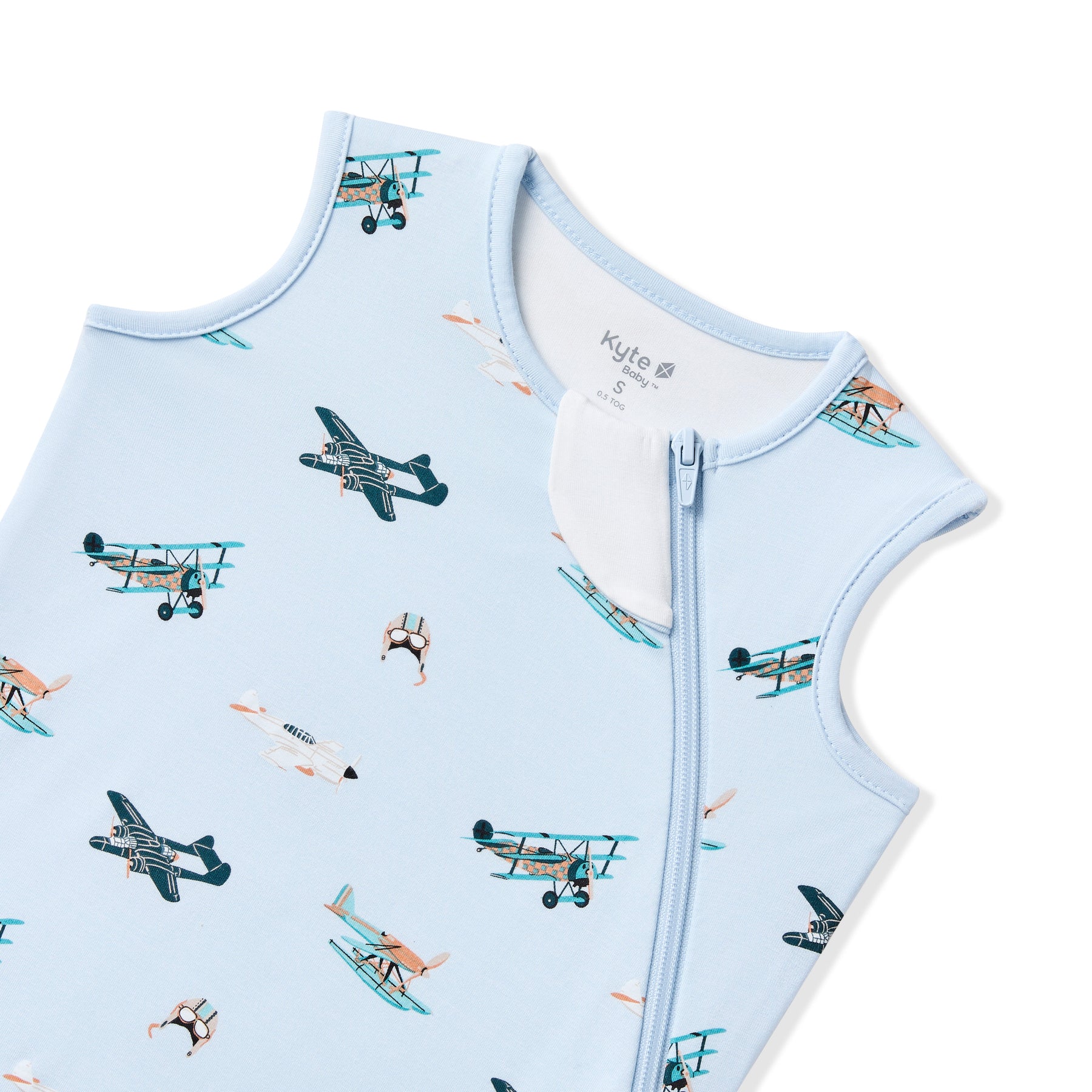 Close up of the zipper garage and top zipper on the Sleep Bag in Take Off 0.5