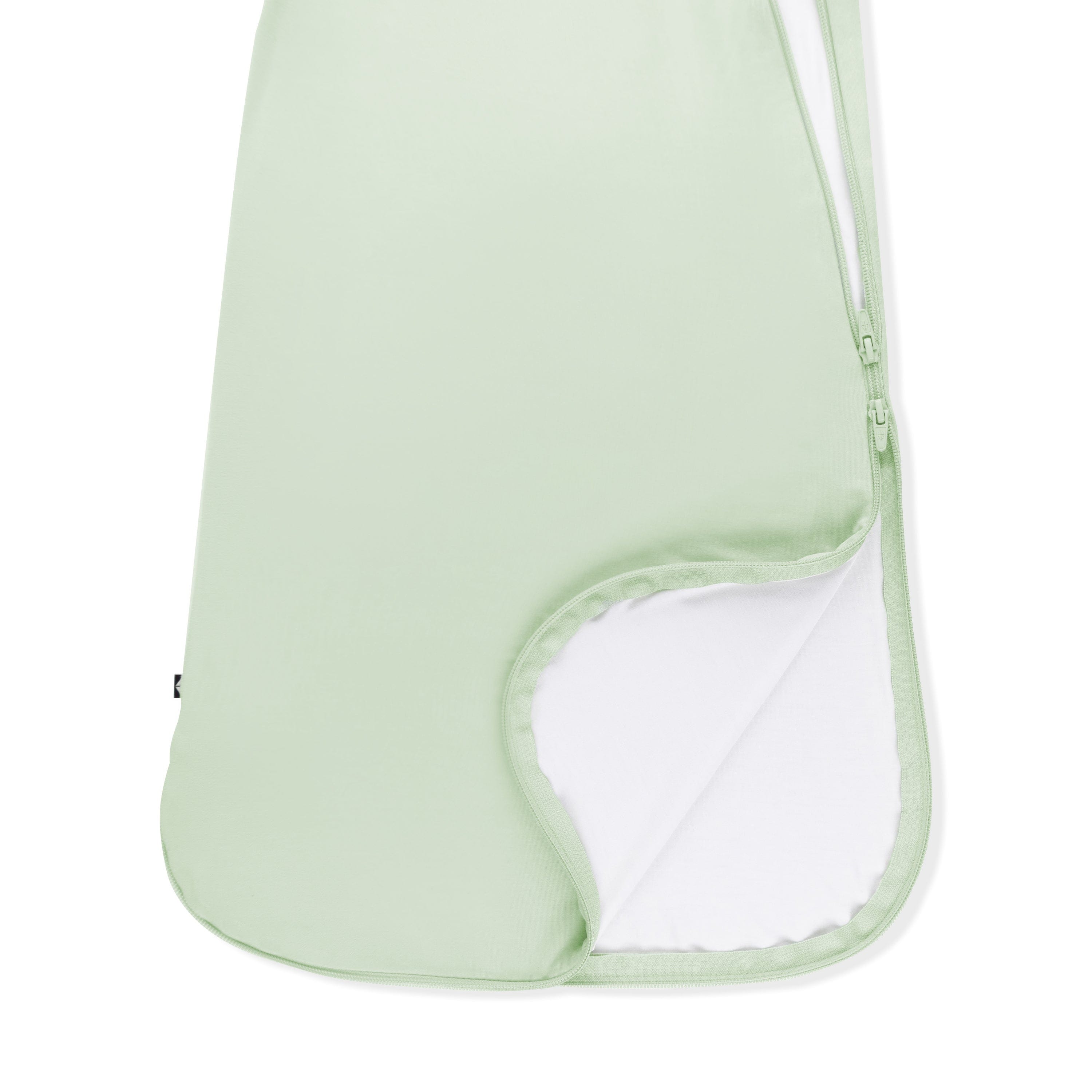 Double zipper shown on the Sleep Bag in Basil 0.5