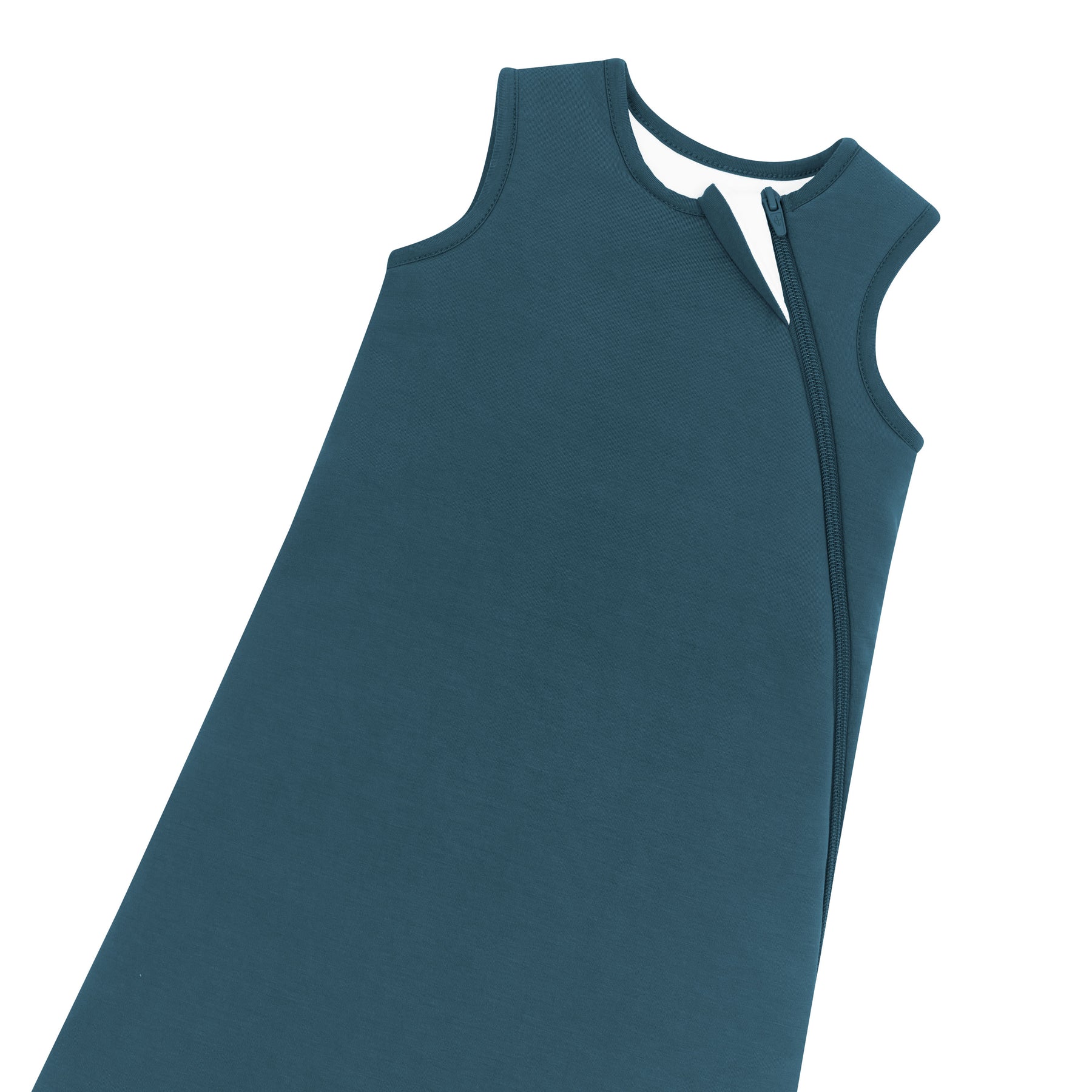 Zipper garage and top zipper shown on the Sleep Bag in Atlantic 2.5