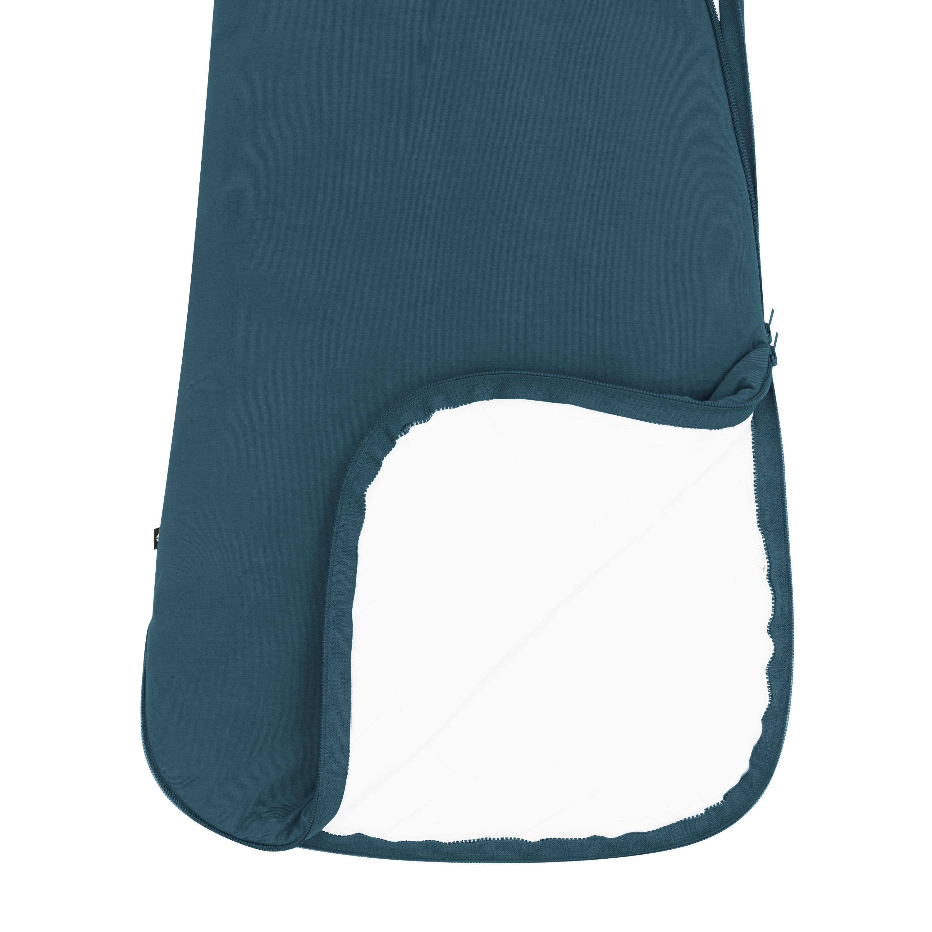 Double zipper shown on the Sleep Bag in Atlantic 2.5