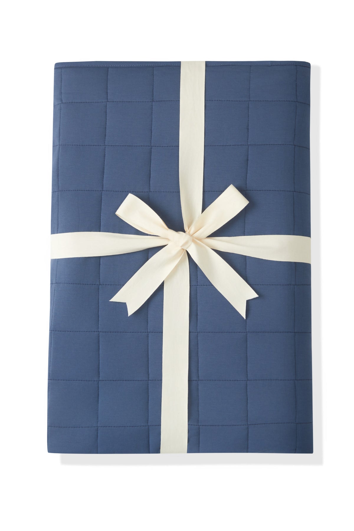 Adult Quilted Blanket in Oxford 2.5 packed with a ribbon on a white background