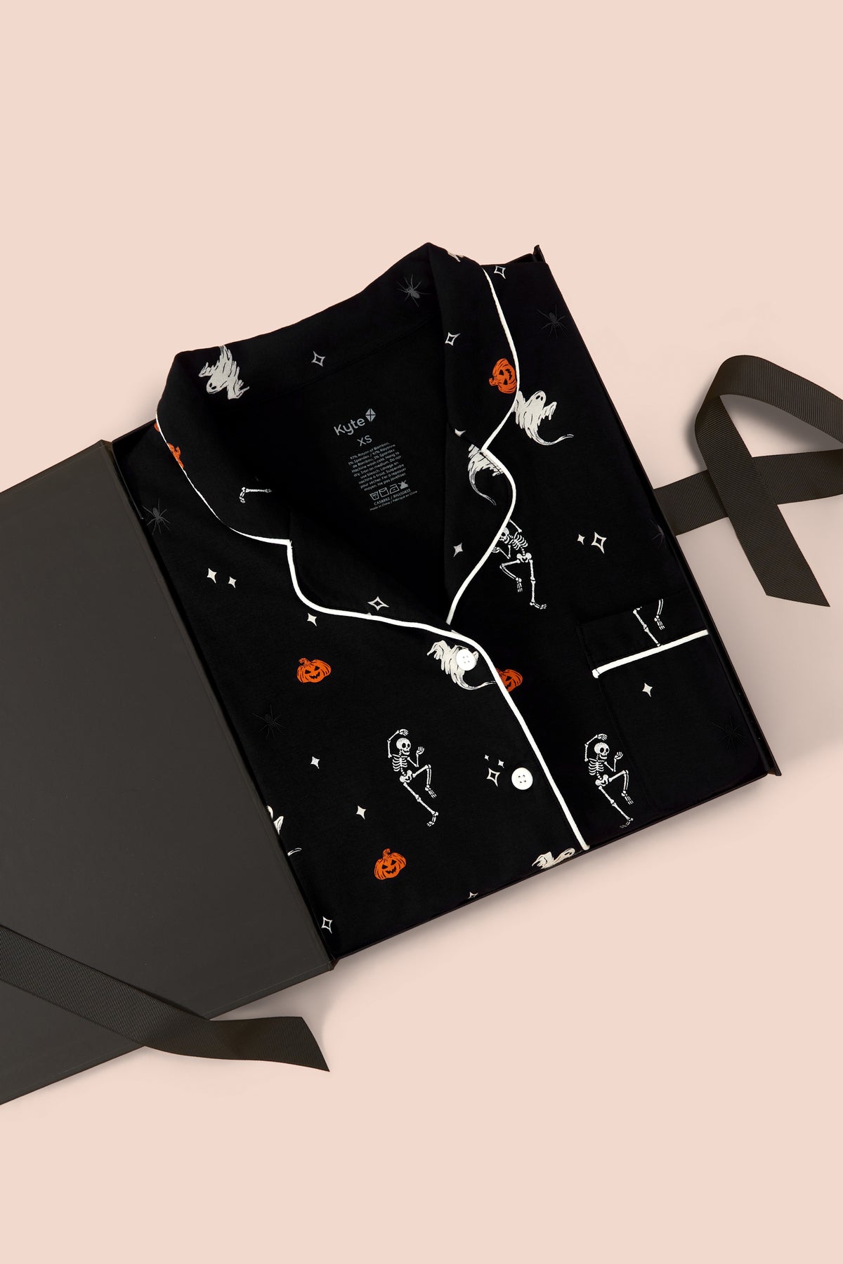 Long-Sleeved Women's Pajama Set in Halloween Friends print packed in a box on a beige background