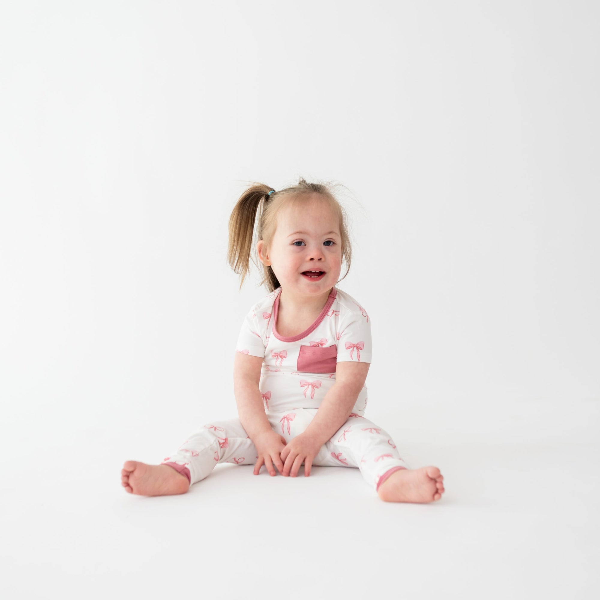 Toddler wearing Short Sleeve with Pants Pajamas in Bow