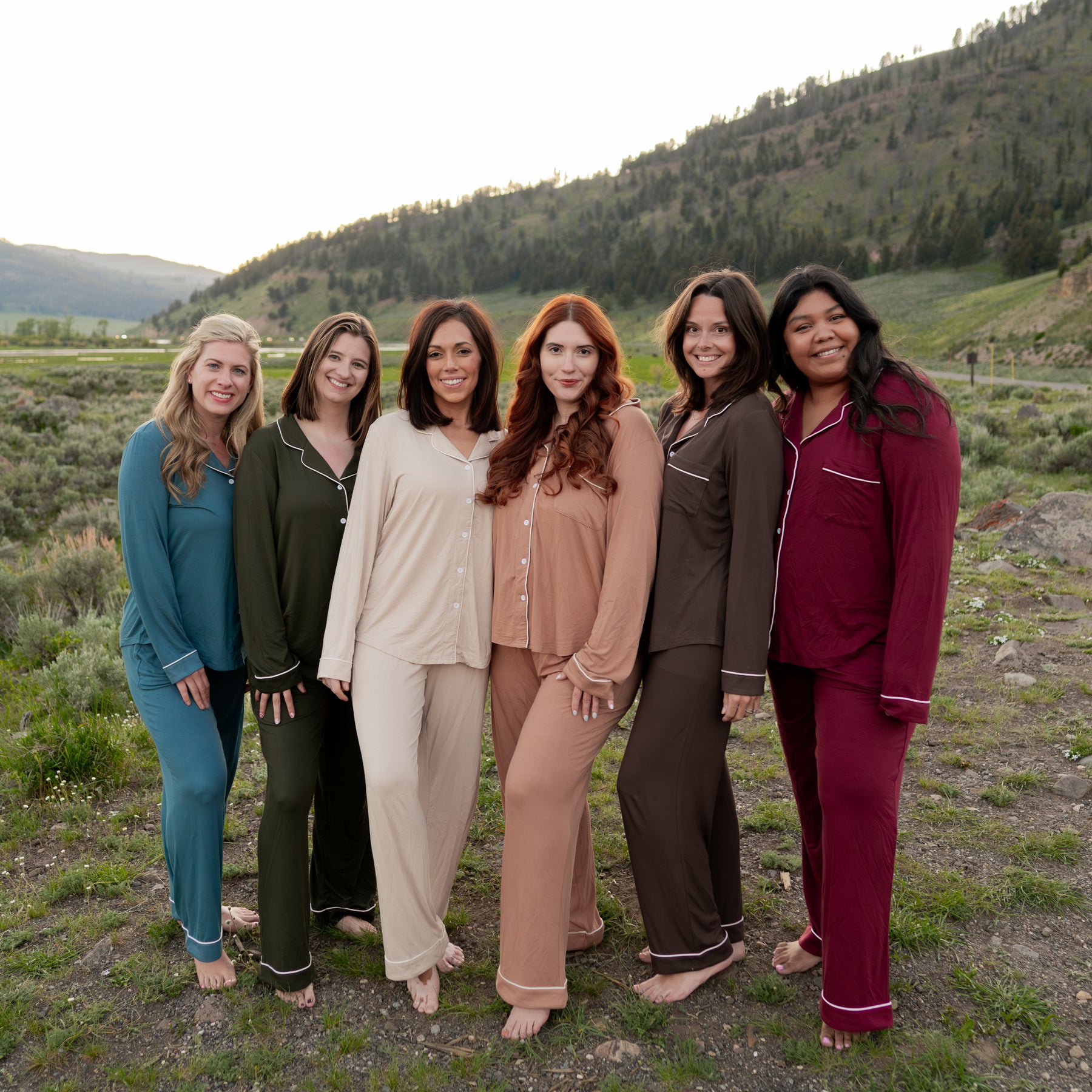 Long-Sleeved Women's Pajama Set in Fir with Cloud Trim