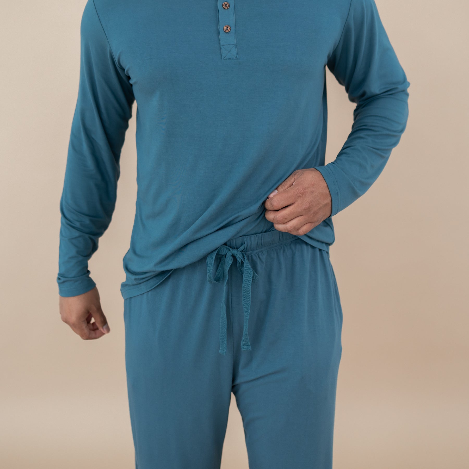 Close up on the waist tie on the Men's Lounge Pants in Atlantic