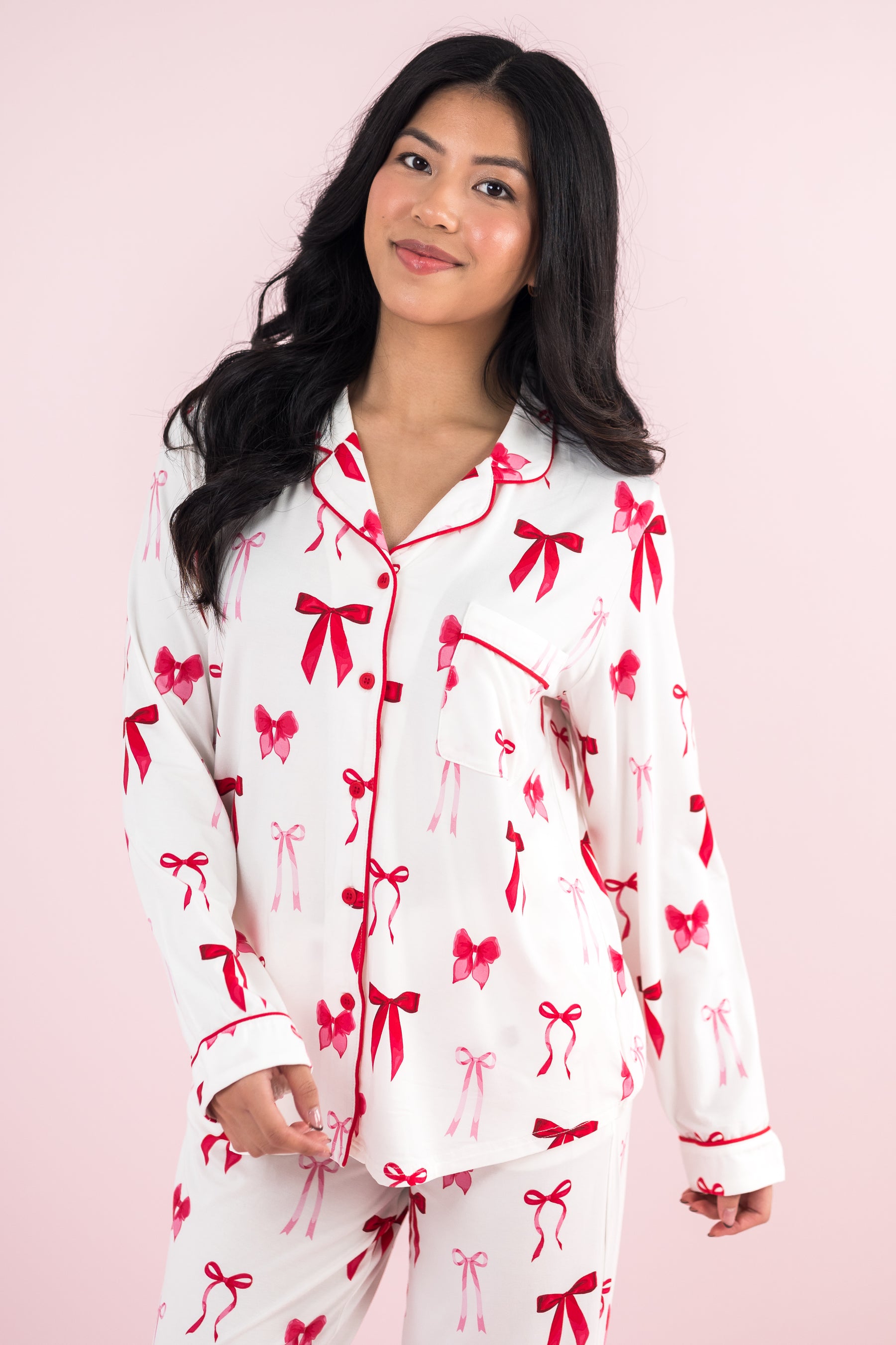 The breathable Long-Sleeved Women's Pajama Set in Big Love Bow from Kyte Baby shown on a model