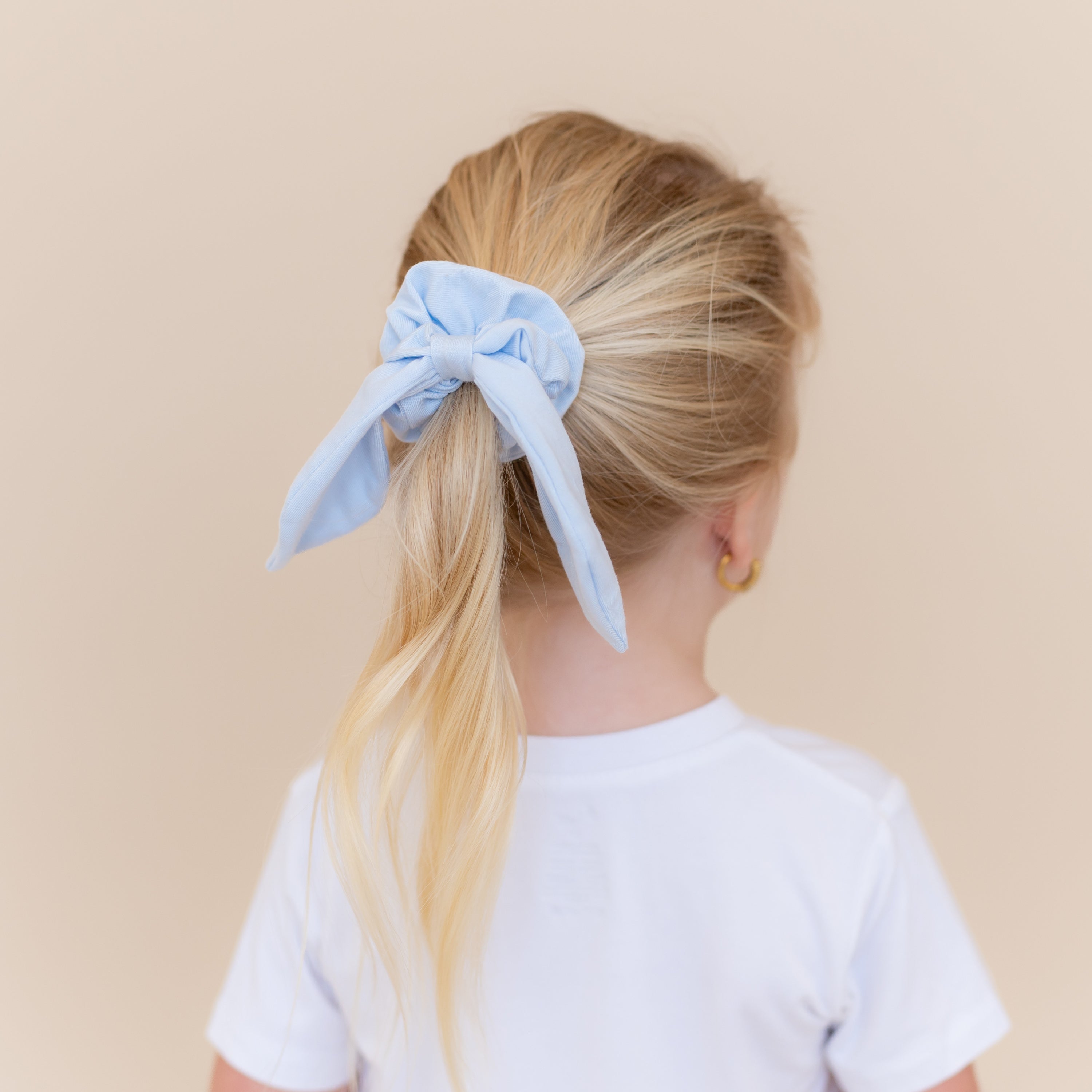 Scrunchie in Breeze shown in the ponytail of a young girl model