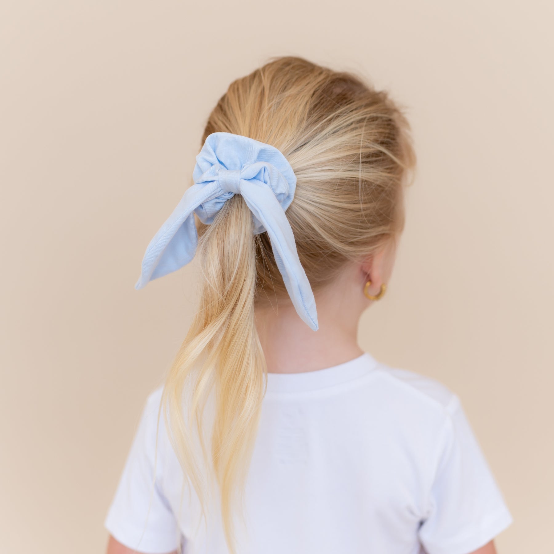 Scrunchie in Breeze shown in the ponytail of a young girl model
