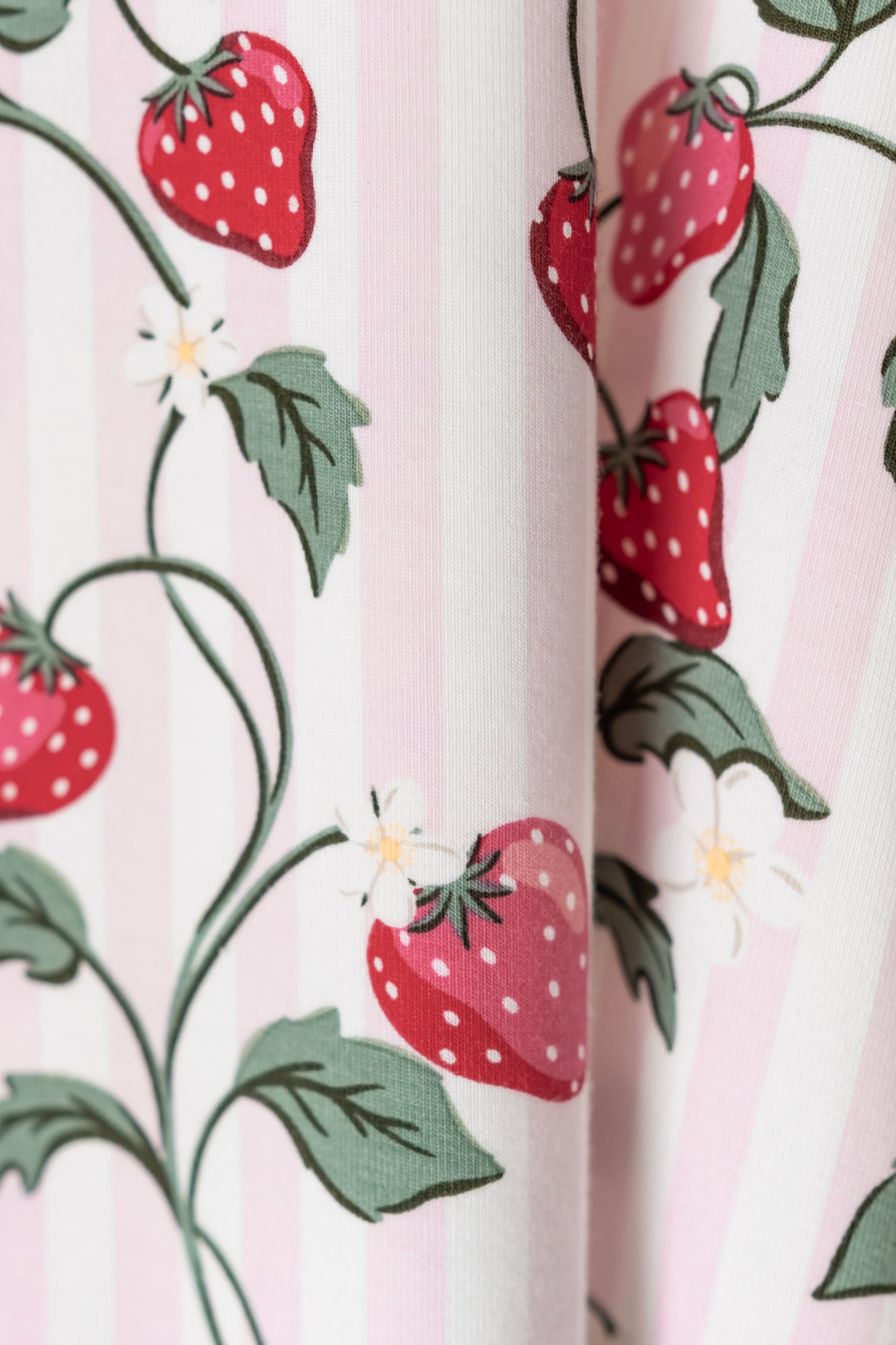 close up on kyte baby strawberry fields