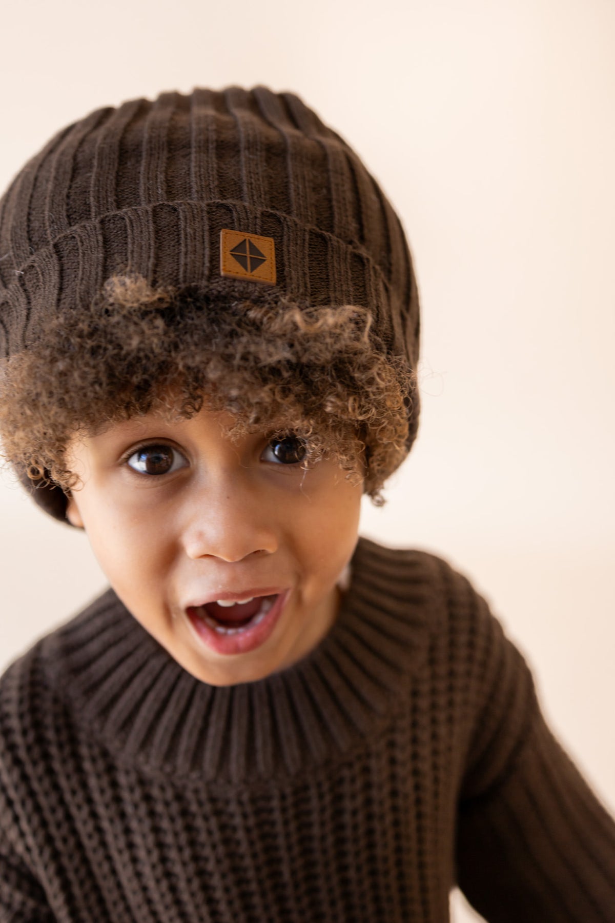 Boy wearing Chunky knit sweater and Chunky knit ribbed beanie in Espresso 