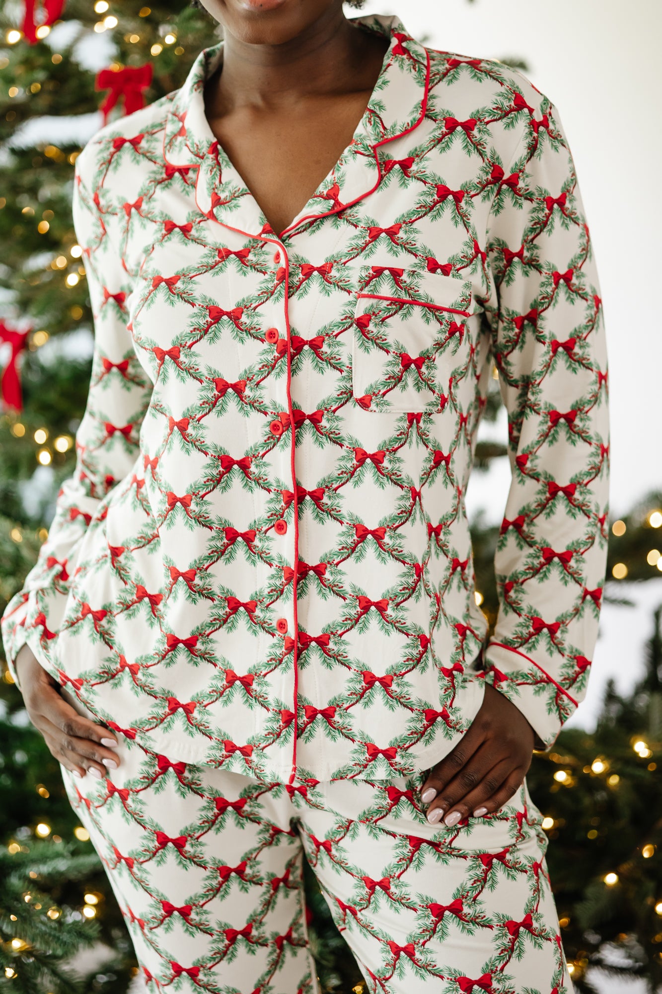 Long-Sleeved Women's Pajama Set in Holiday Bow
