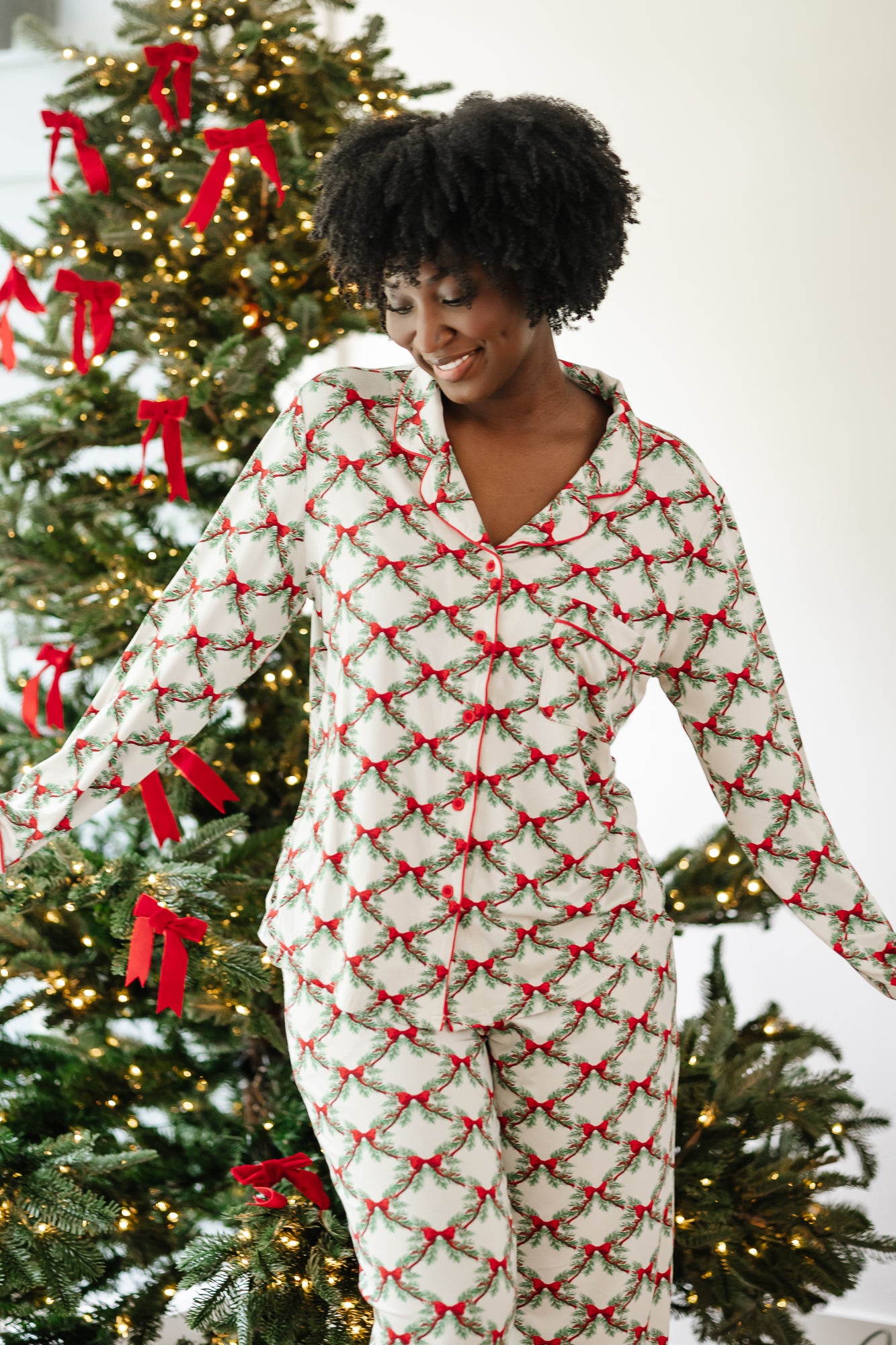 Long-Sleeved Women's Pajama Set in Holiday Bow