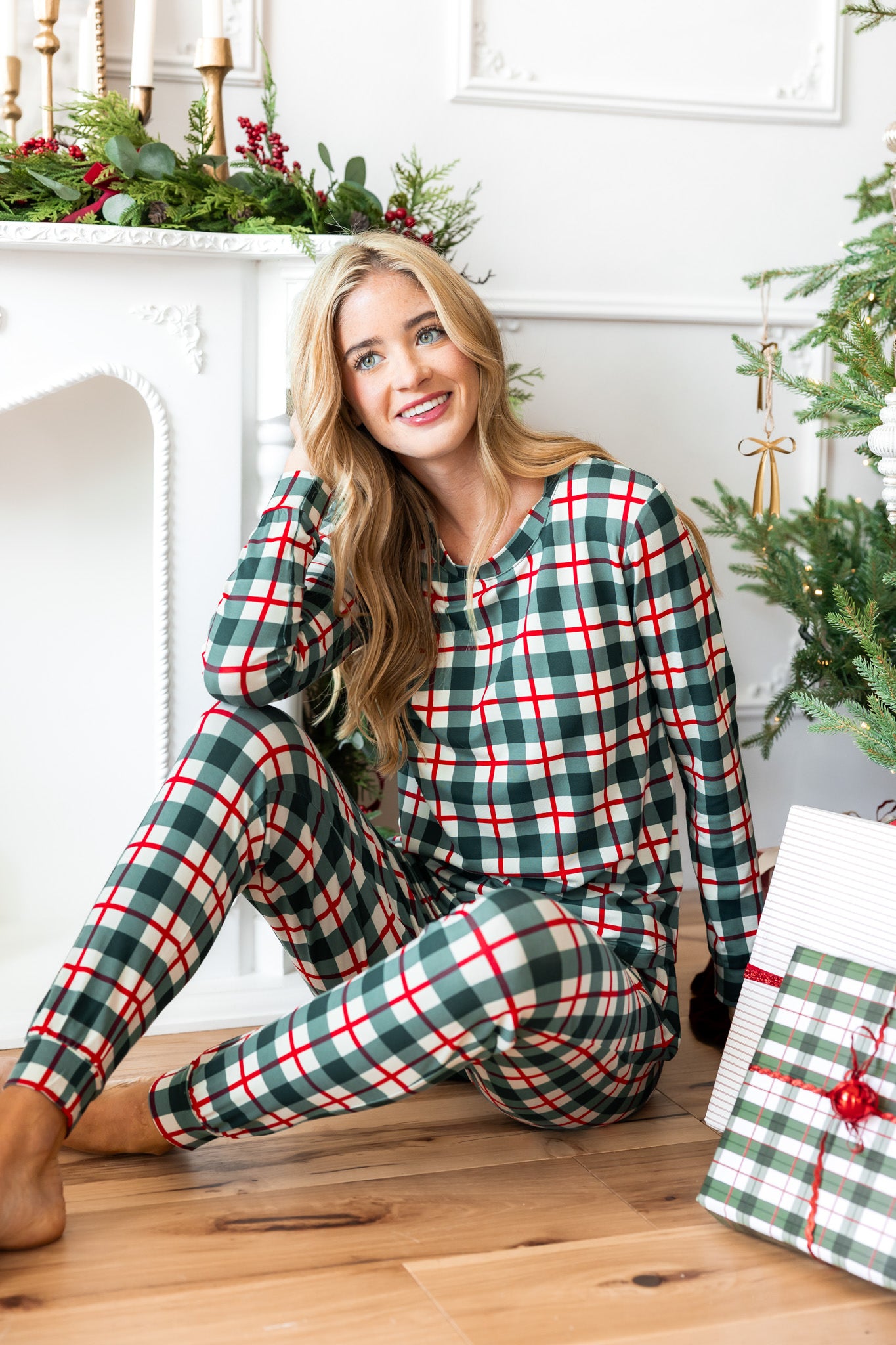 Women's Jogger Pajama Set in Holiday Plaid