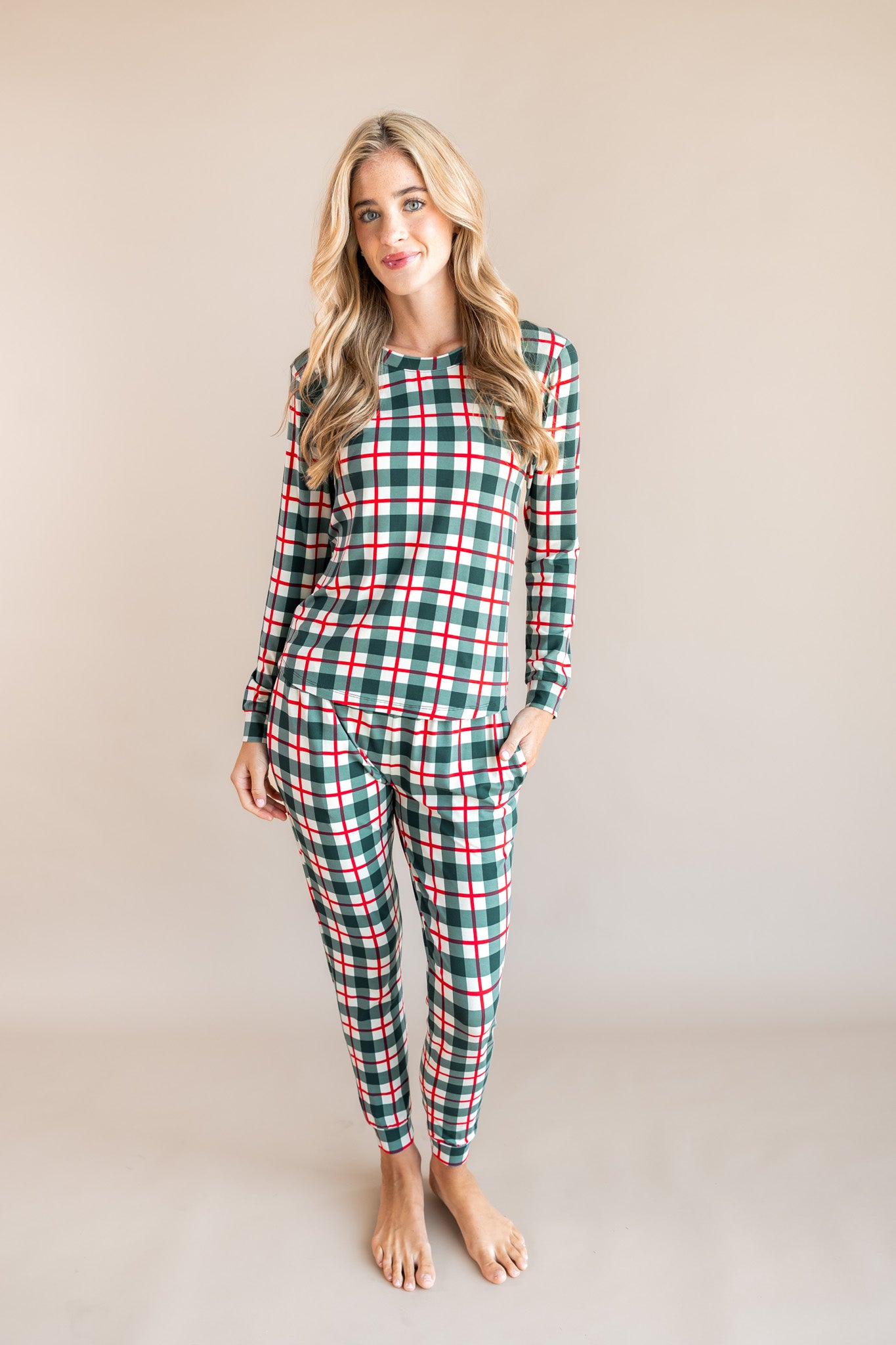 Women's Jogger Pajama Set in Holiday Plaid