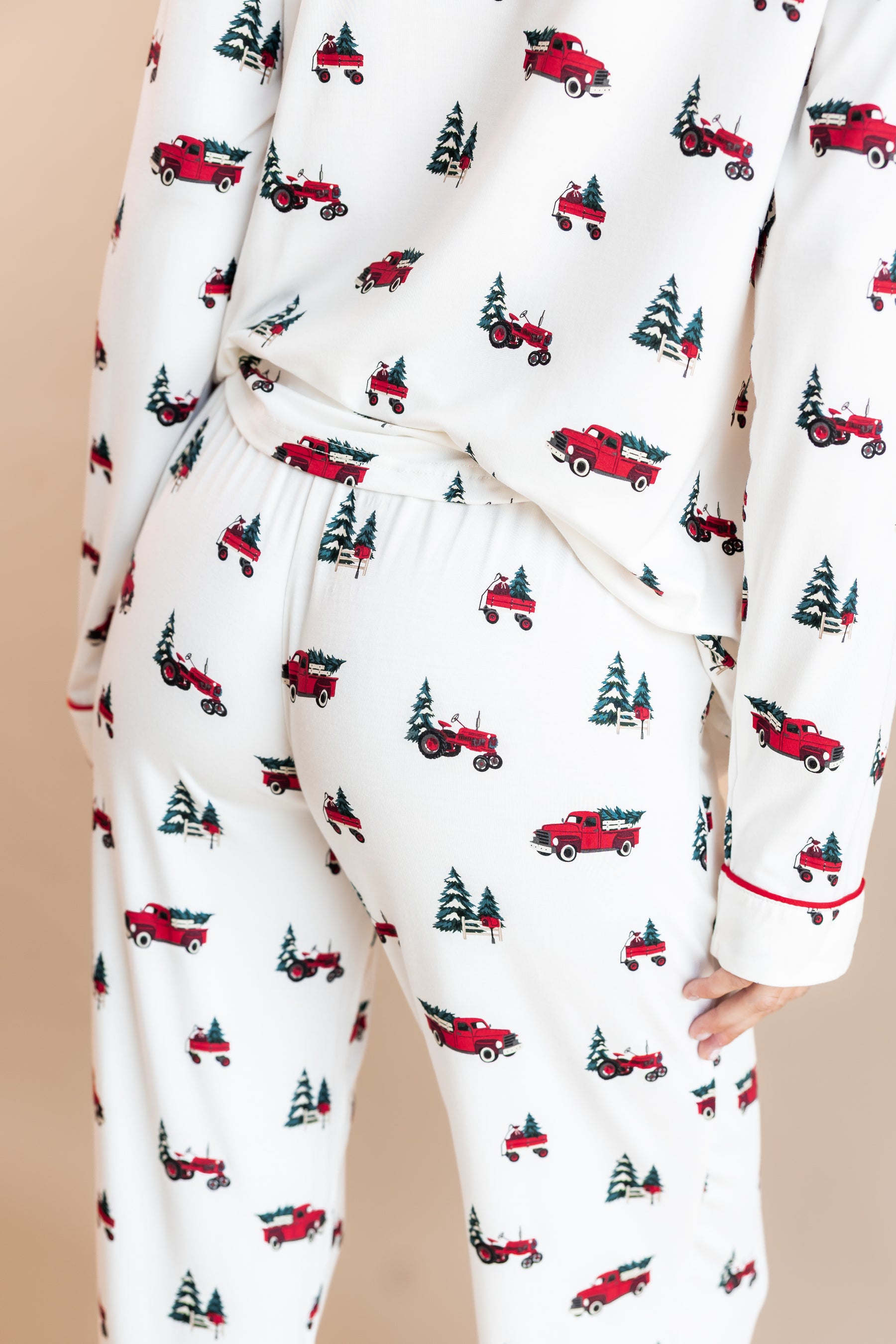 Long-Sleeved Women's Pajama Set in Holiday Tree Farm