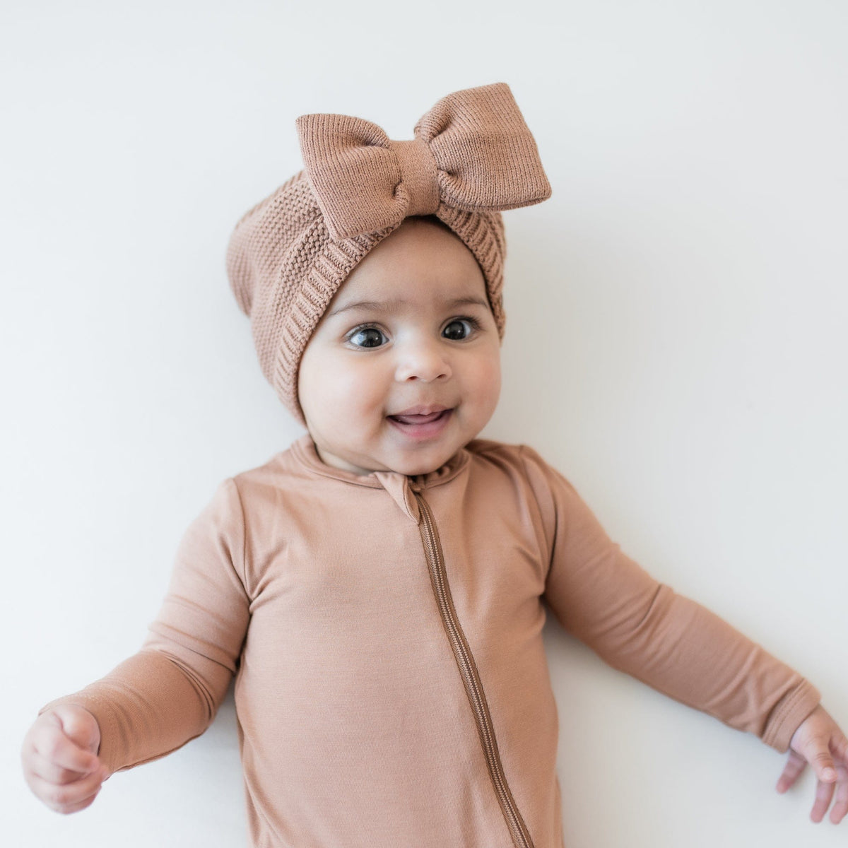 Chunky Knit Bow Headband in Latte display picture 2