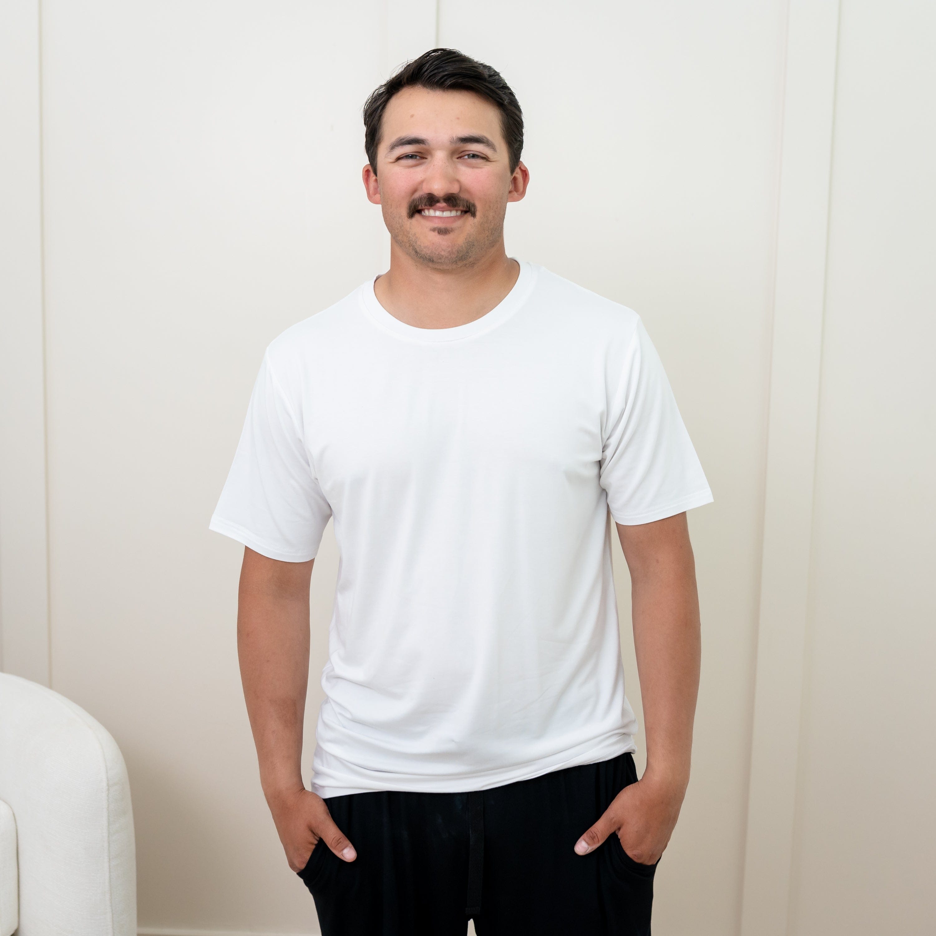Man wearing Men's Crew Neck Tee in Snow and Midnight Lounge Pant hands in pockets
