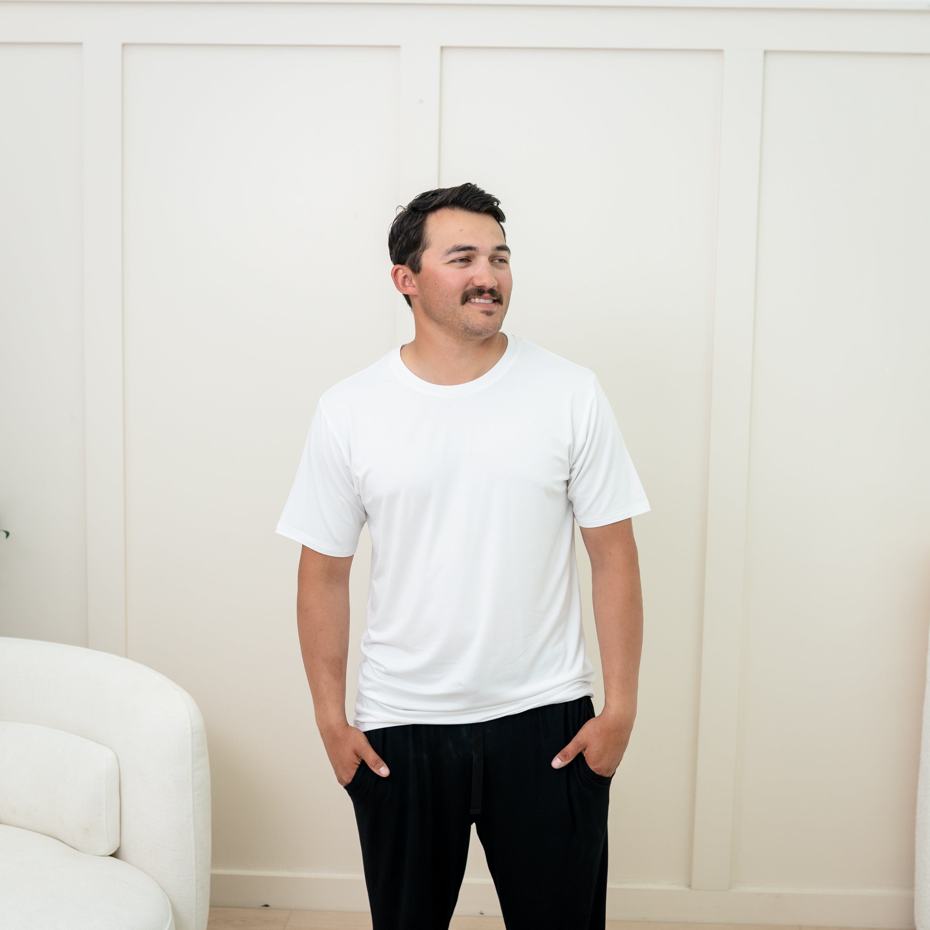 Man wearing Men's Crew Neck Tee in Snow and Midnight Lounge Pant