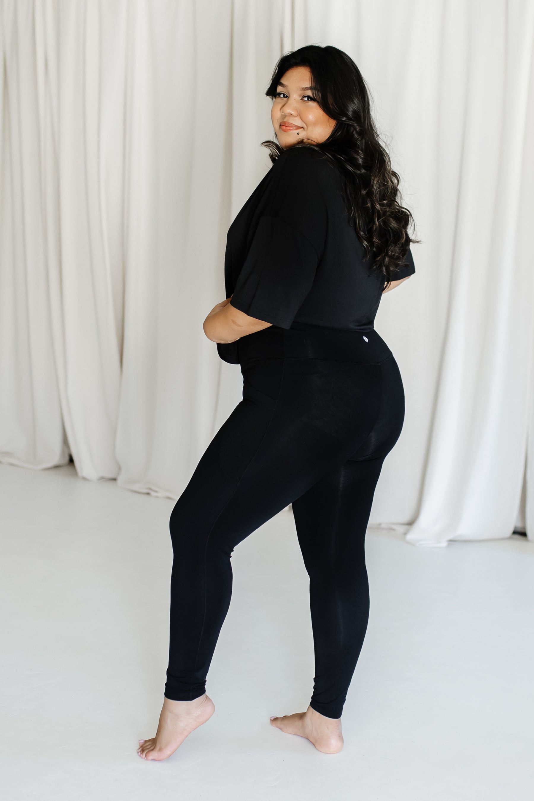 Female modeling the Bamboo Flex Women’s Leggings in Midnight paired with the matching short sleeve tee
