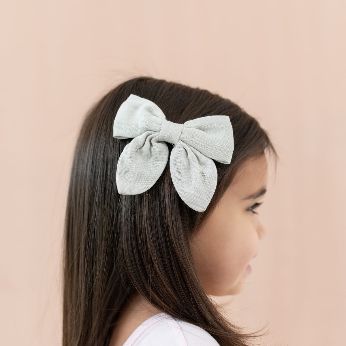 Bamboo Muslin Alligator Clip Bow in Oat