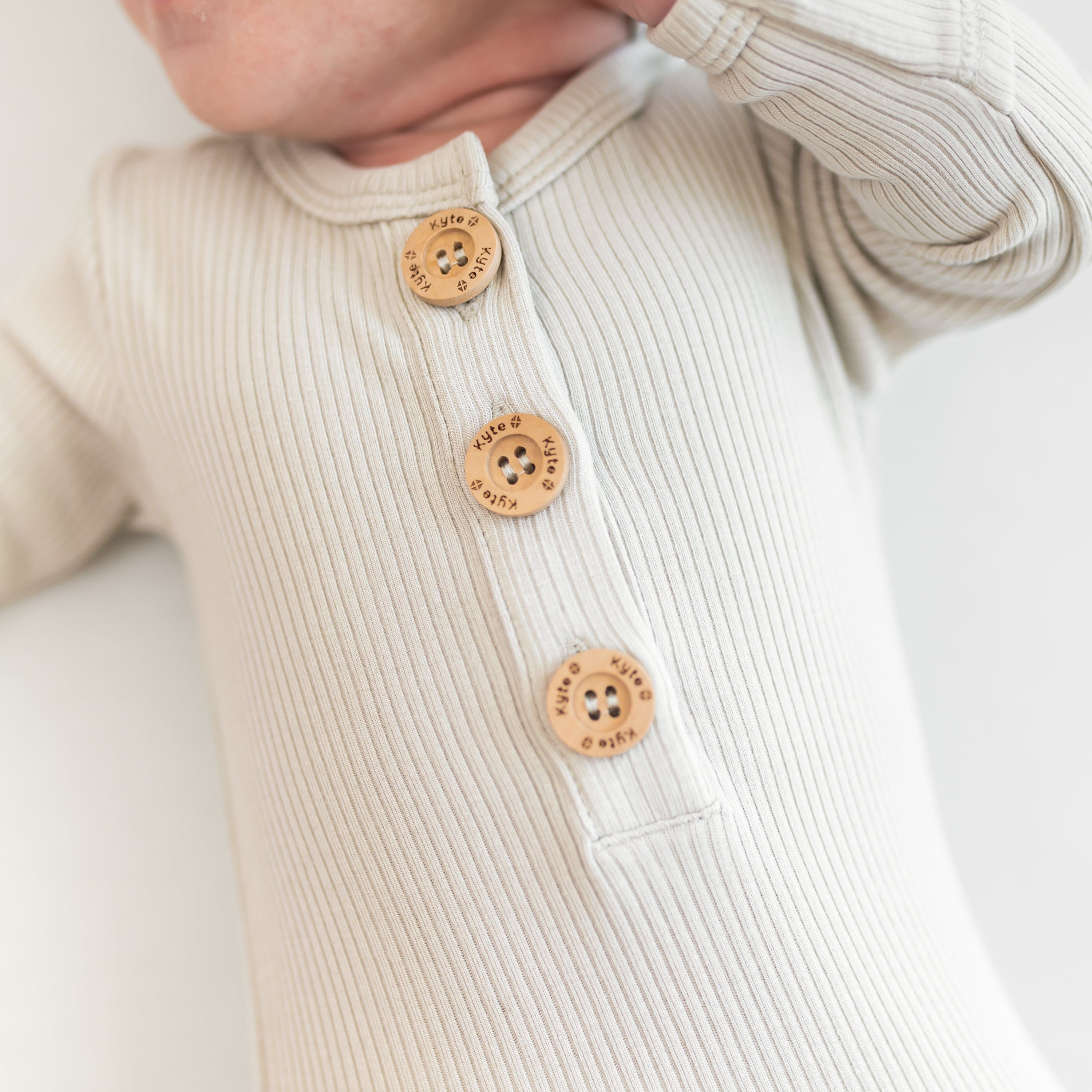 Ribbed Knotted Gown and Hat Oat | Going Home | Kyte Baby