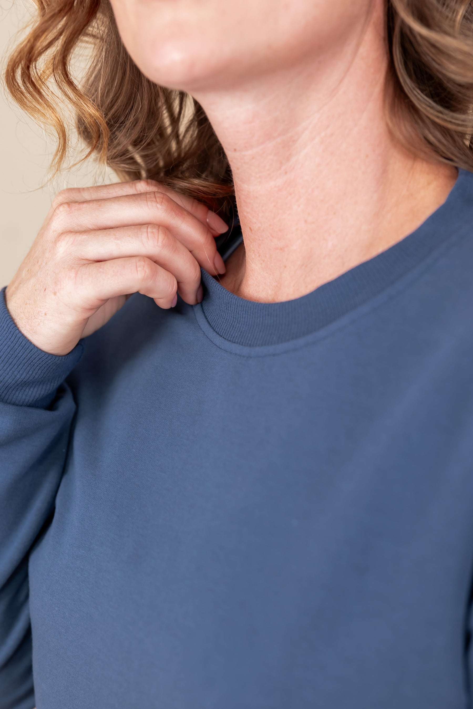 Close up of Woman wearing Women's Sweatshirt in oxford color