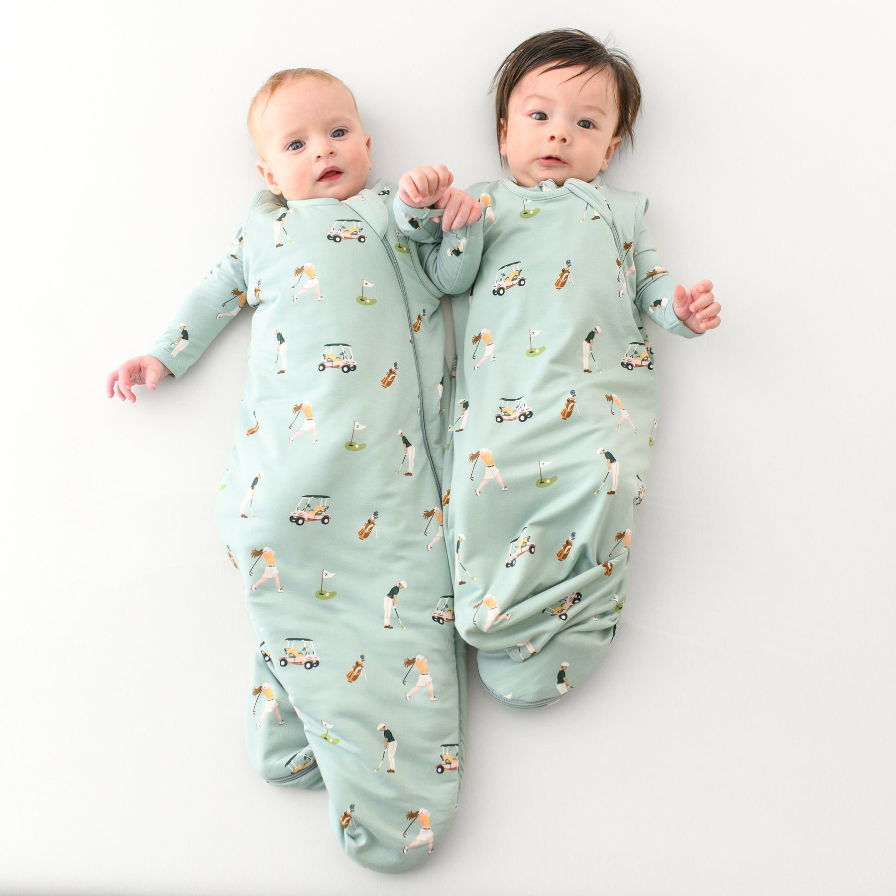 Two babies wearing Sleep Bag in Golf 1.0 and 0.5 TOG