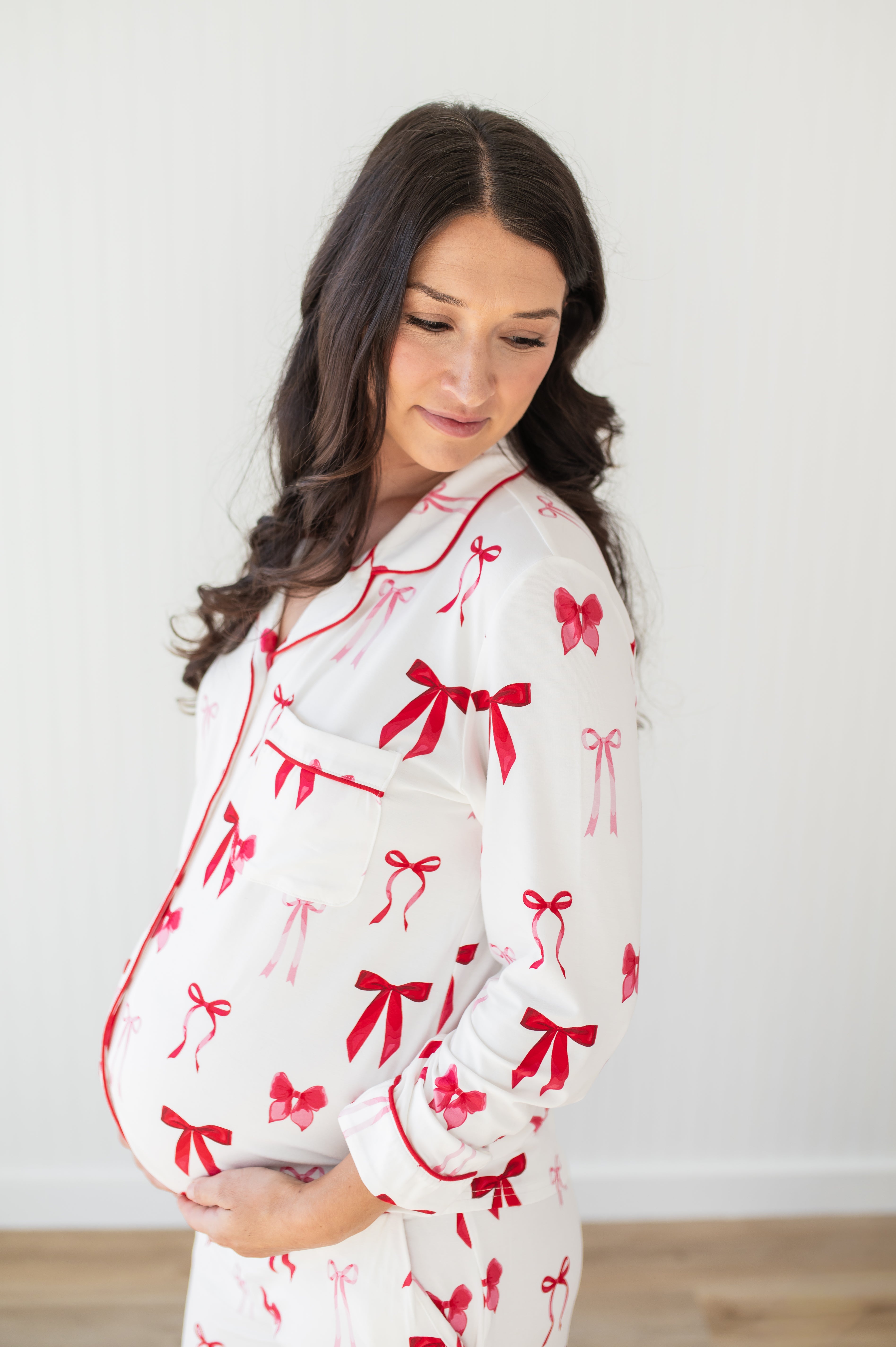Close up of expectant mother wearing the Long-Sleeved Women's Pajama Set in Big Love Bow