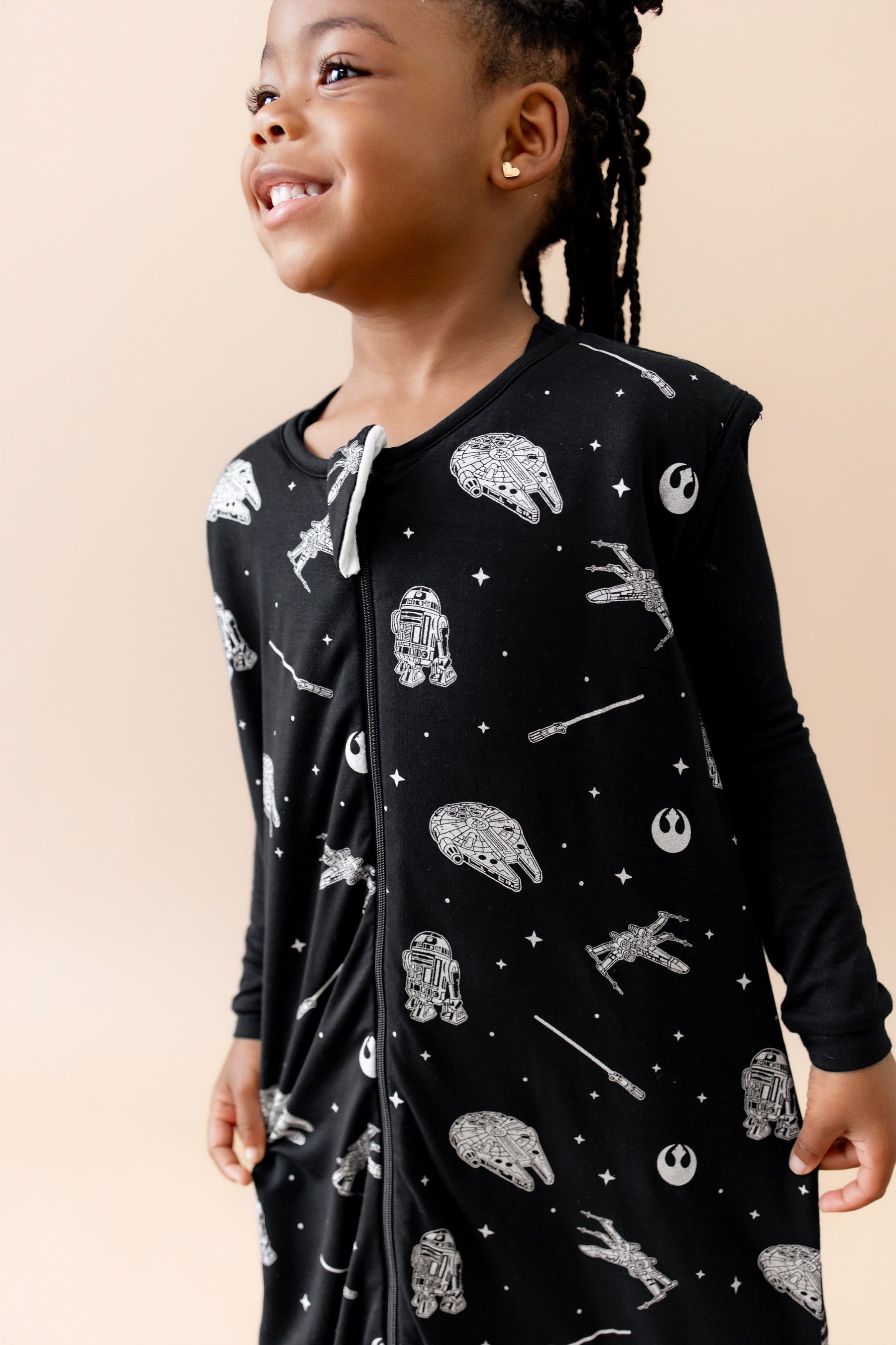 Close up f the Sleep Bag Walker in STAR WARS™ 1.0 on a young girl