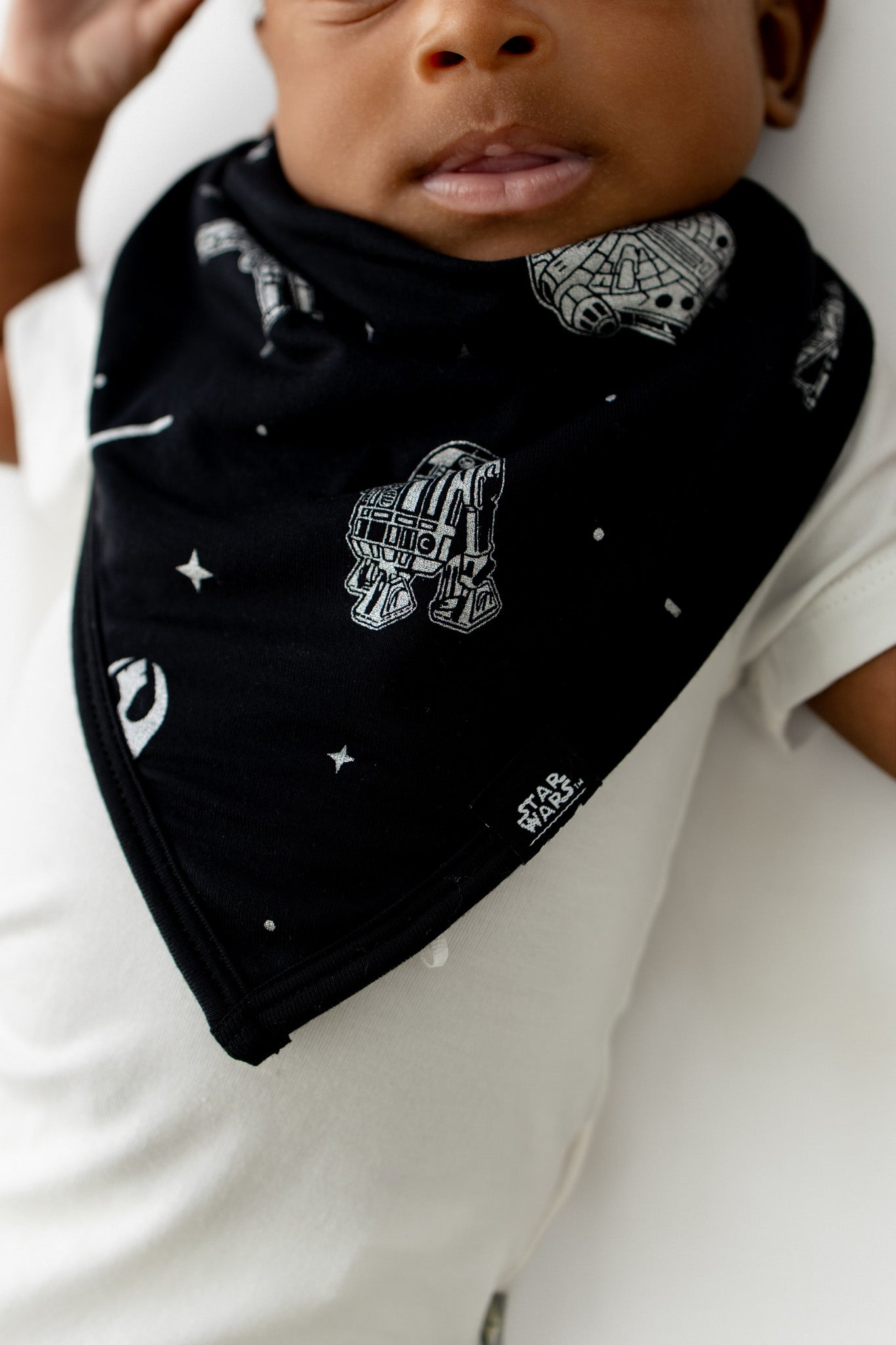 Close up of the Bib in STAR WARS™ showing the Kyte Baby | STAR WARS™  logo tag