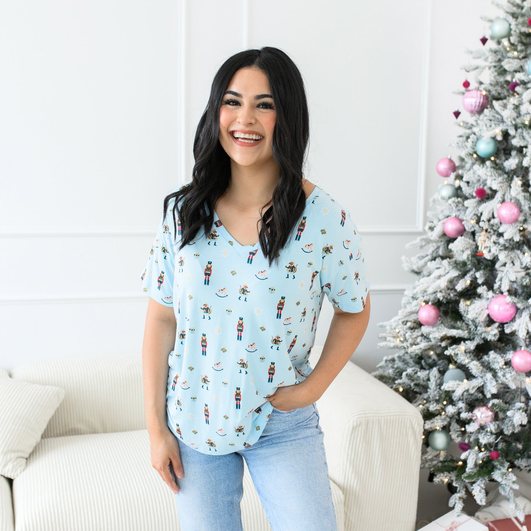 Women's Relaxed Fit V-Neck in Nutcracker