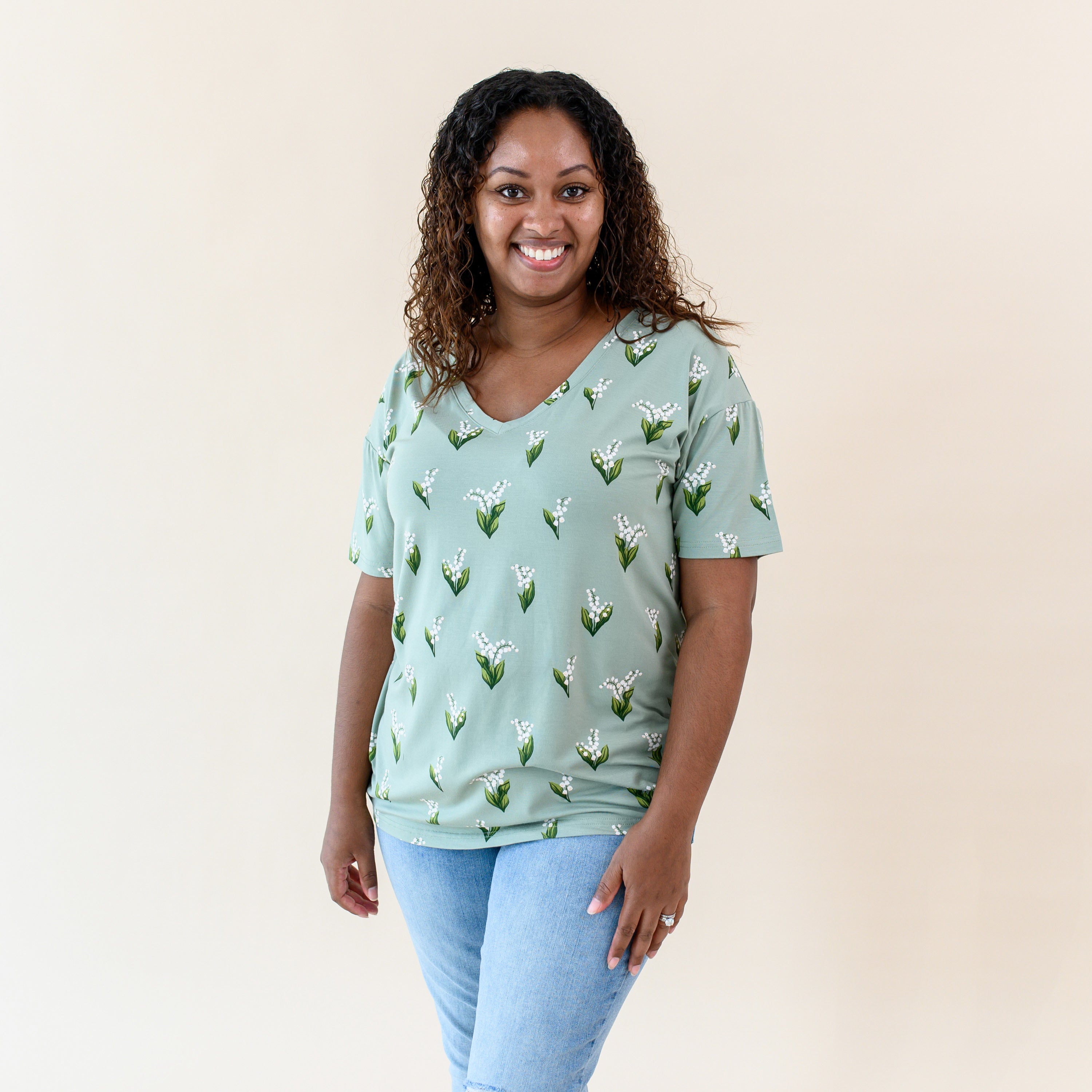 Women's Relaxed Fit V-Neck in Thyme Lily