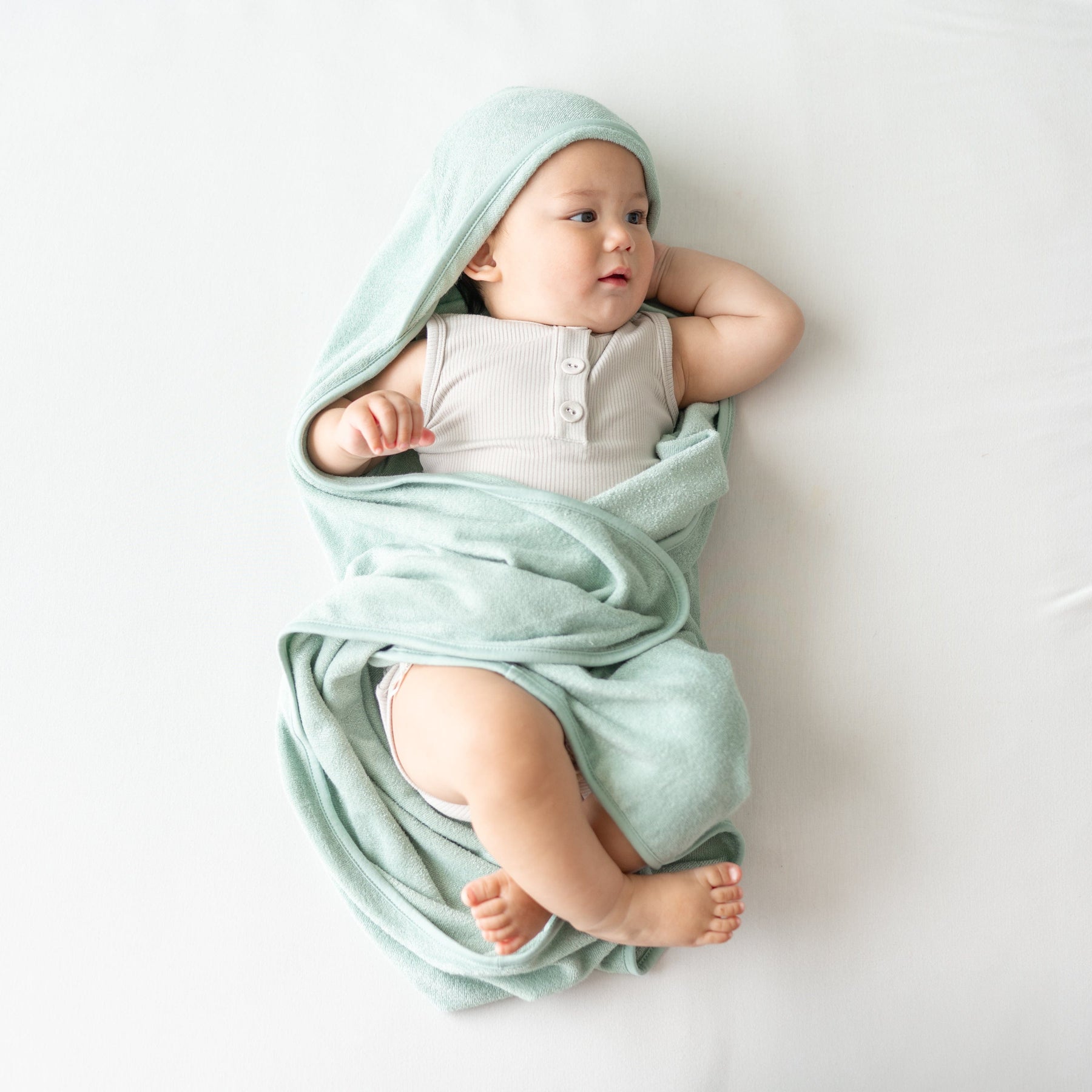 Kyte Baby Hooded Bath Towel Sage / Infant Hooded Bath Towel in Sage