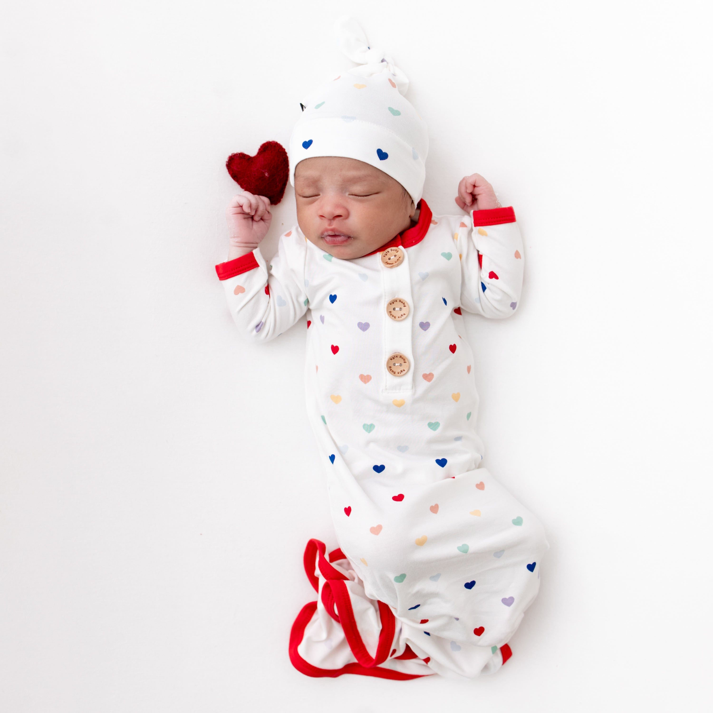 Kyte Baby Knotted Gown with Hat Set Knotted Gown with Hat Set in Cloud Rainbow Heart