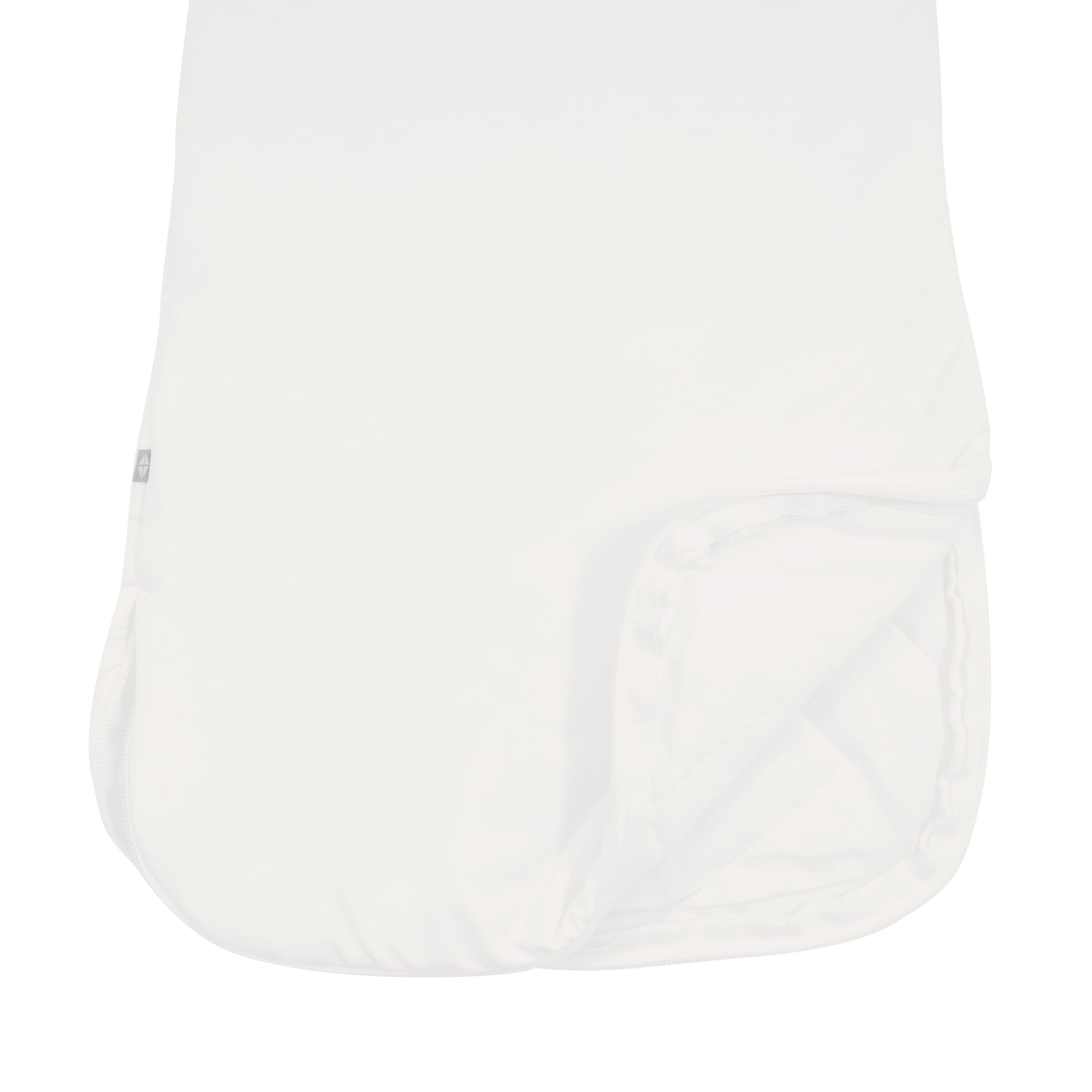 Dual zipper being displayed on Kyte Baby  Sleep Bag in Cloud 2.5 
