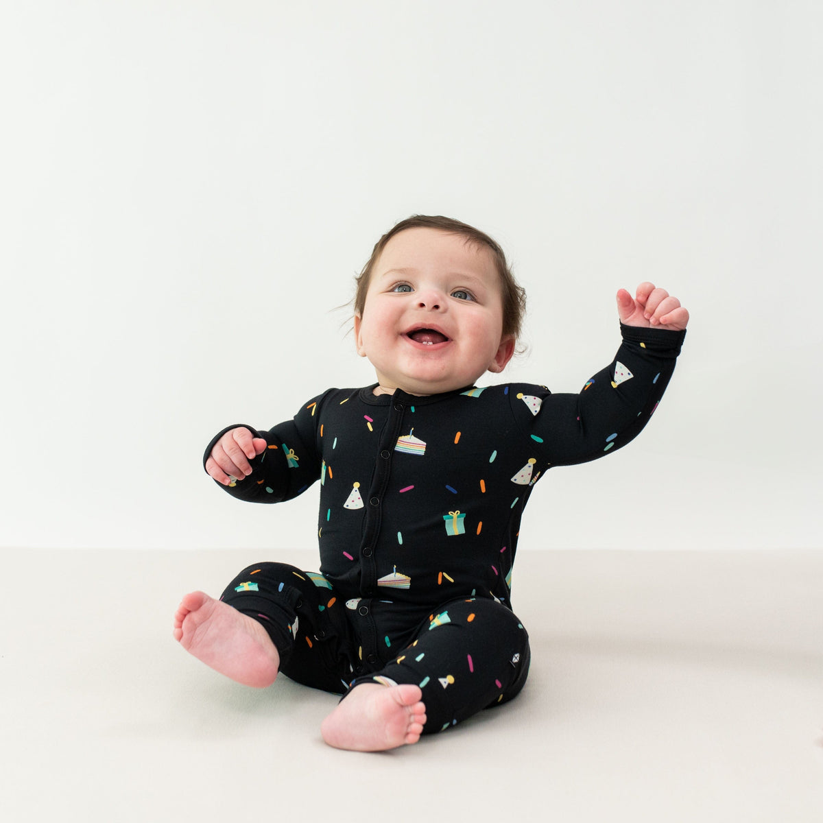 Kyte Baby Snap Romper Romper in Midnight Party