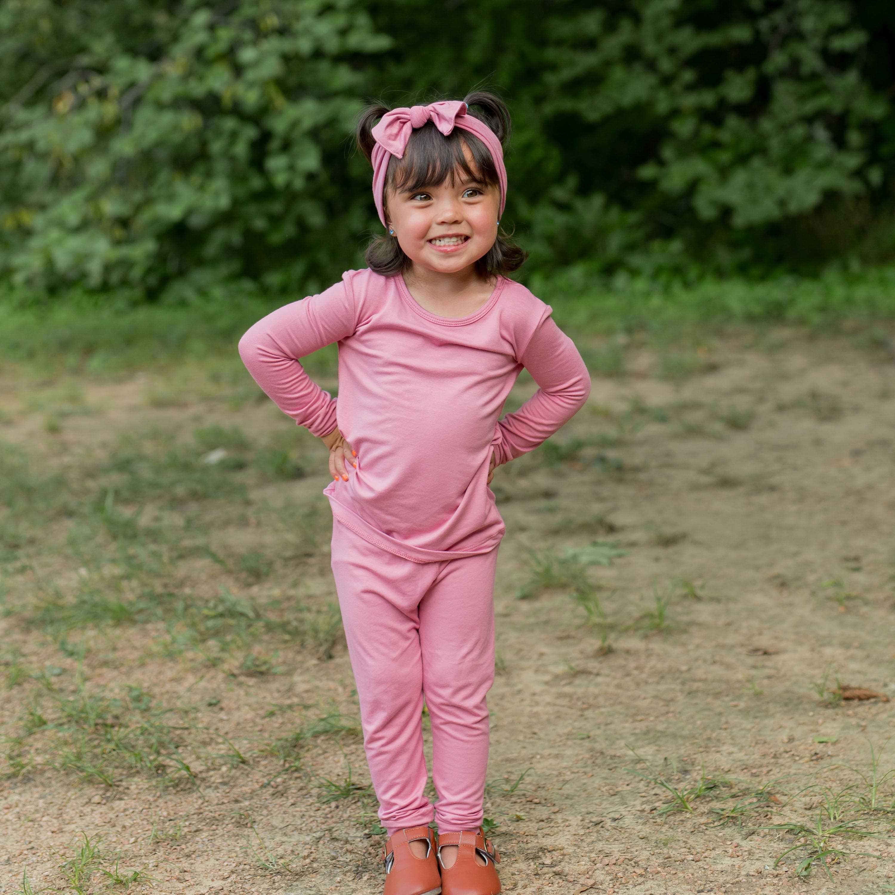 Toddler wearing Kyte Baby Long Sleeve Pajamas in Apple Blossom